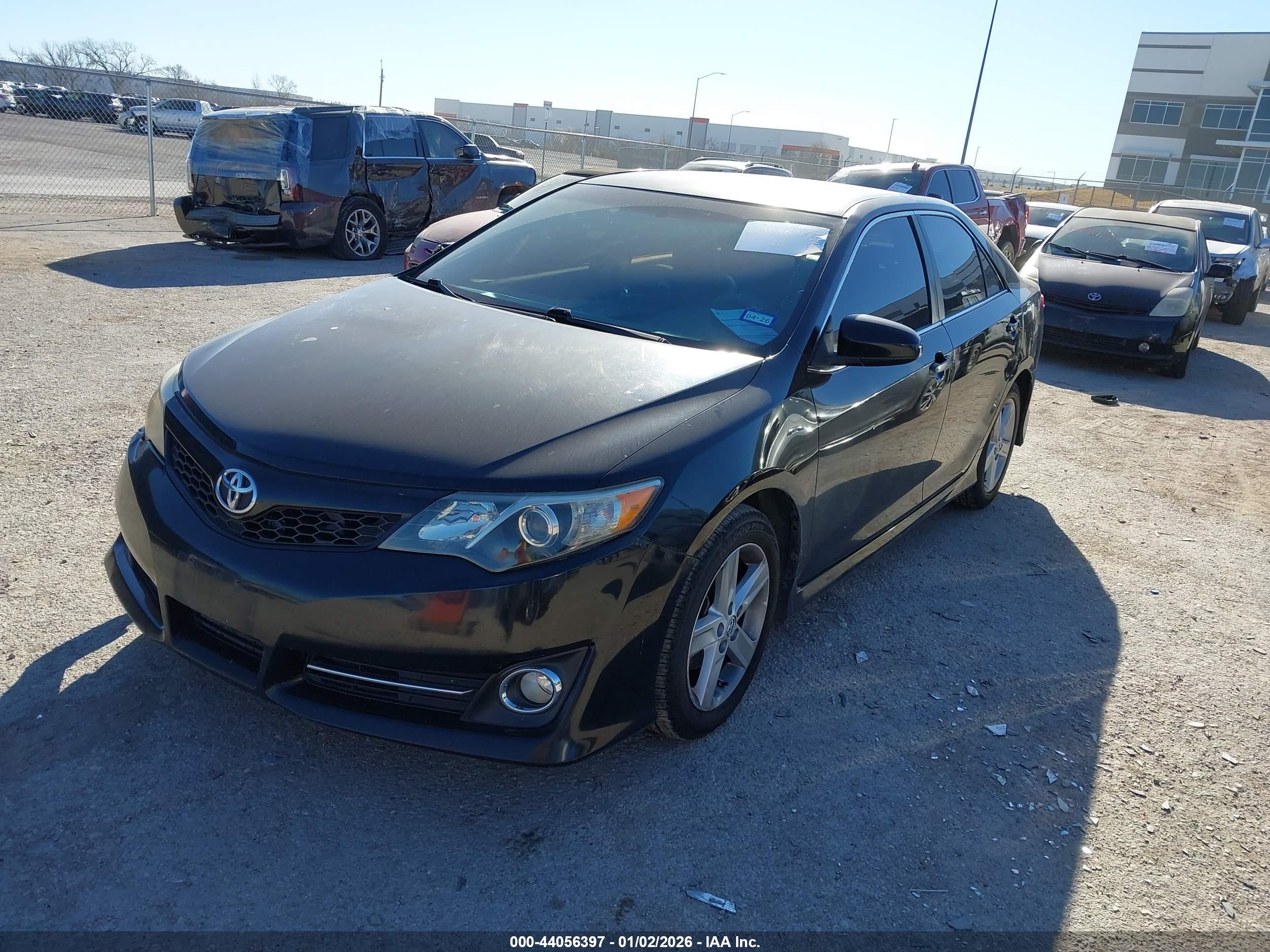 TOYOTA CAMRY image 2