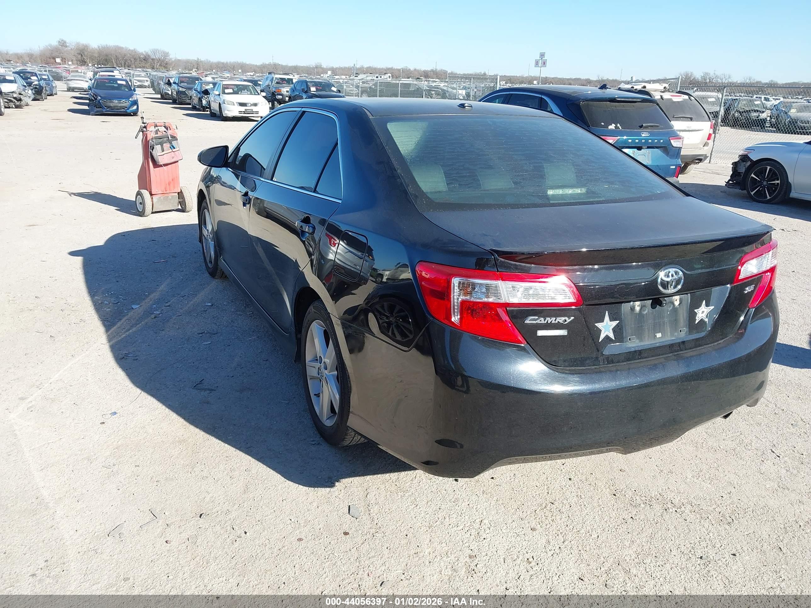 TOYOTA CAMRY image 3