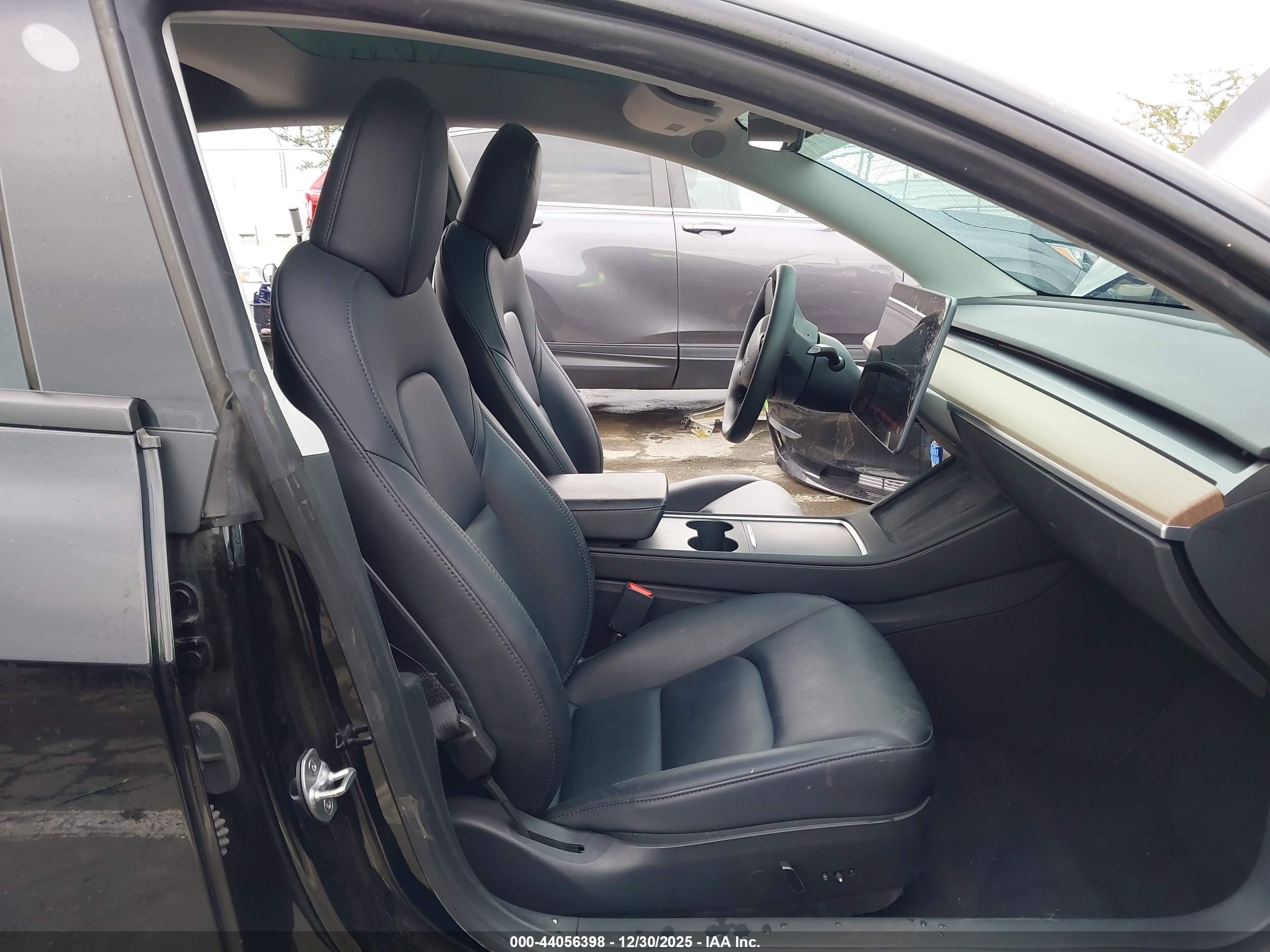 TESLA MODEL image 5