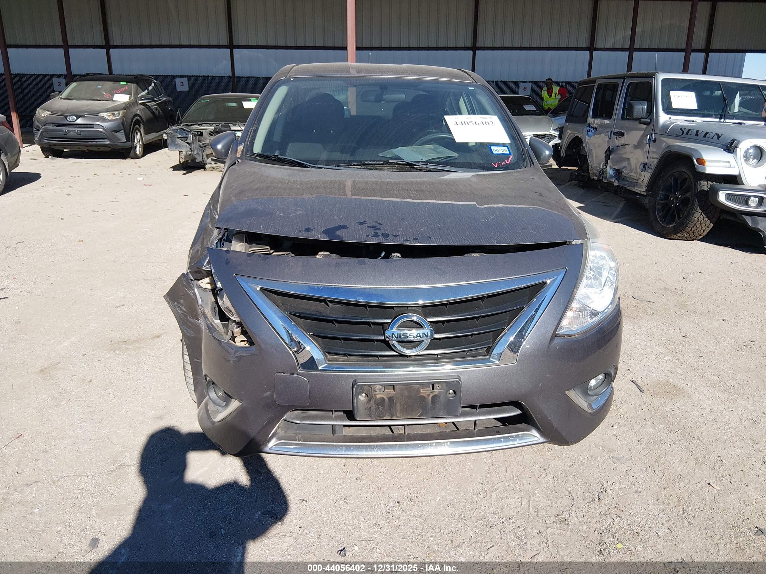 NISSAN VERSA image 6