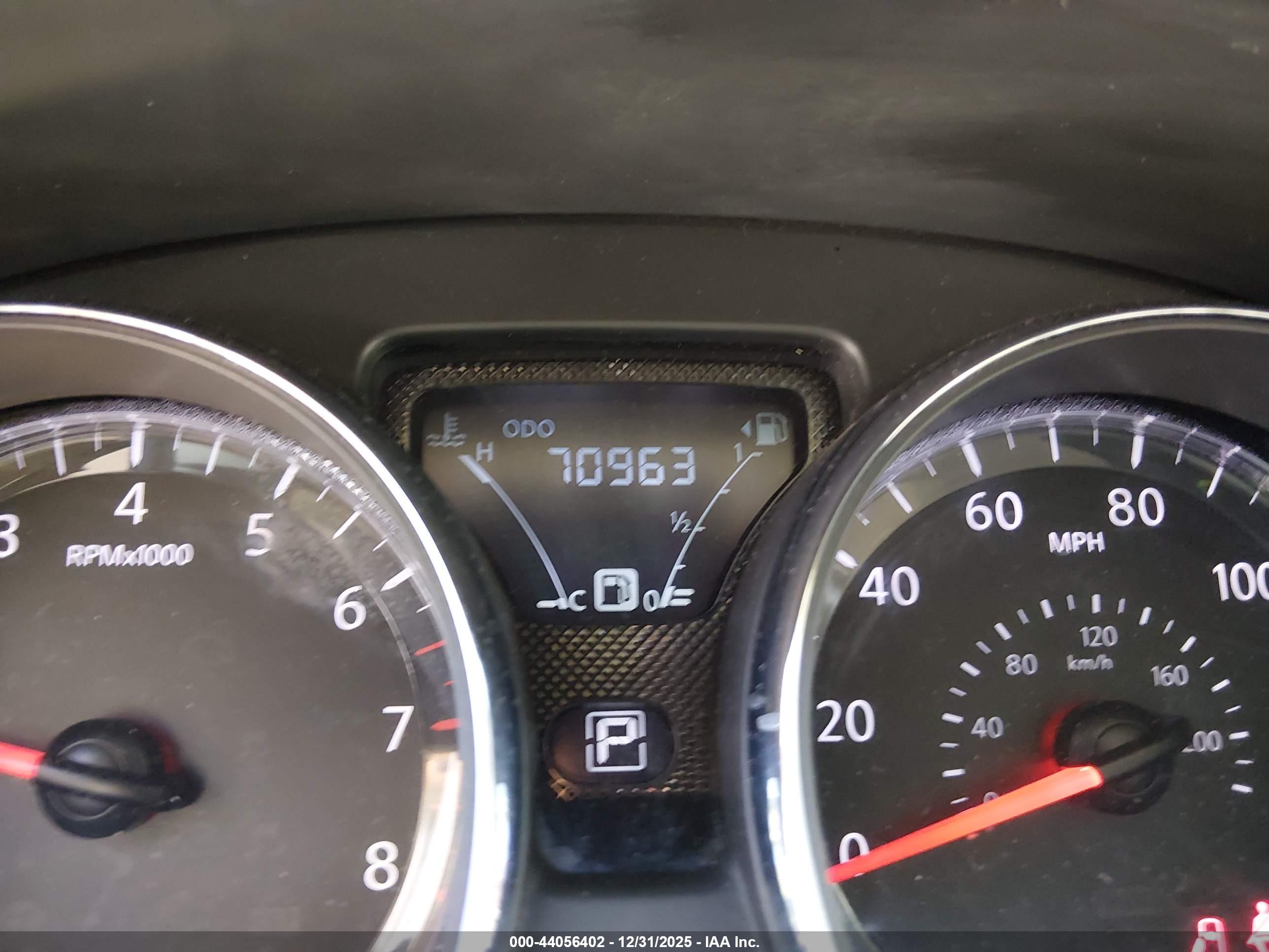 NISSAN VERSA image 7