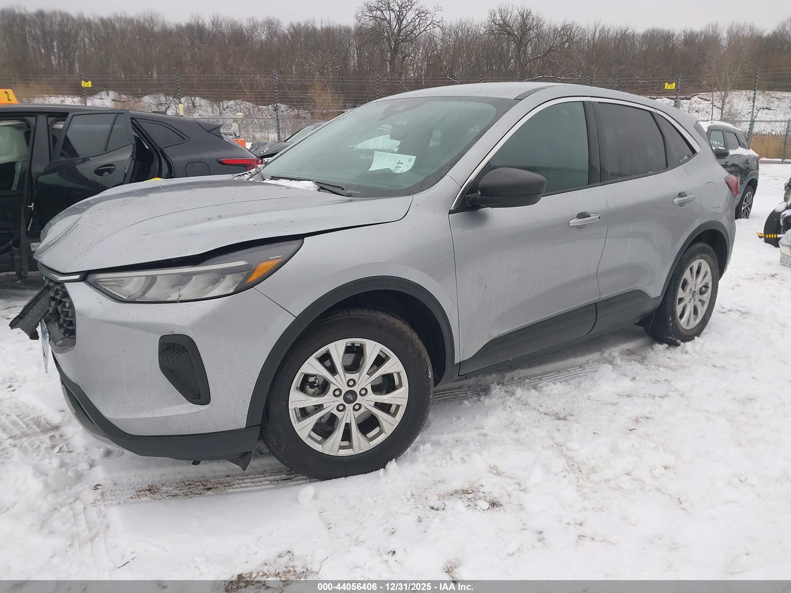 FORD ESCAPE image 2