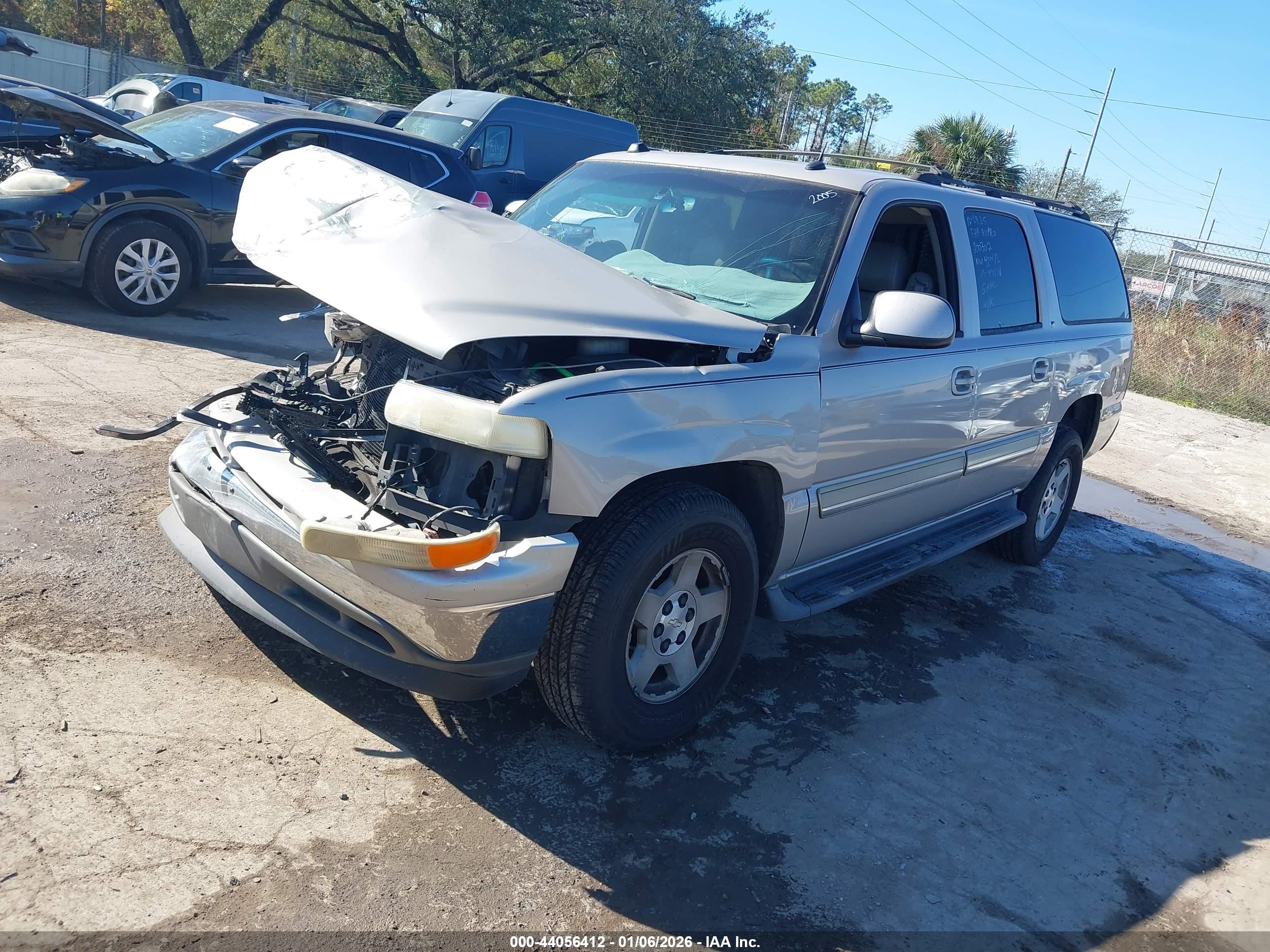 CHEVROLET SUBURBAN image 2
