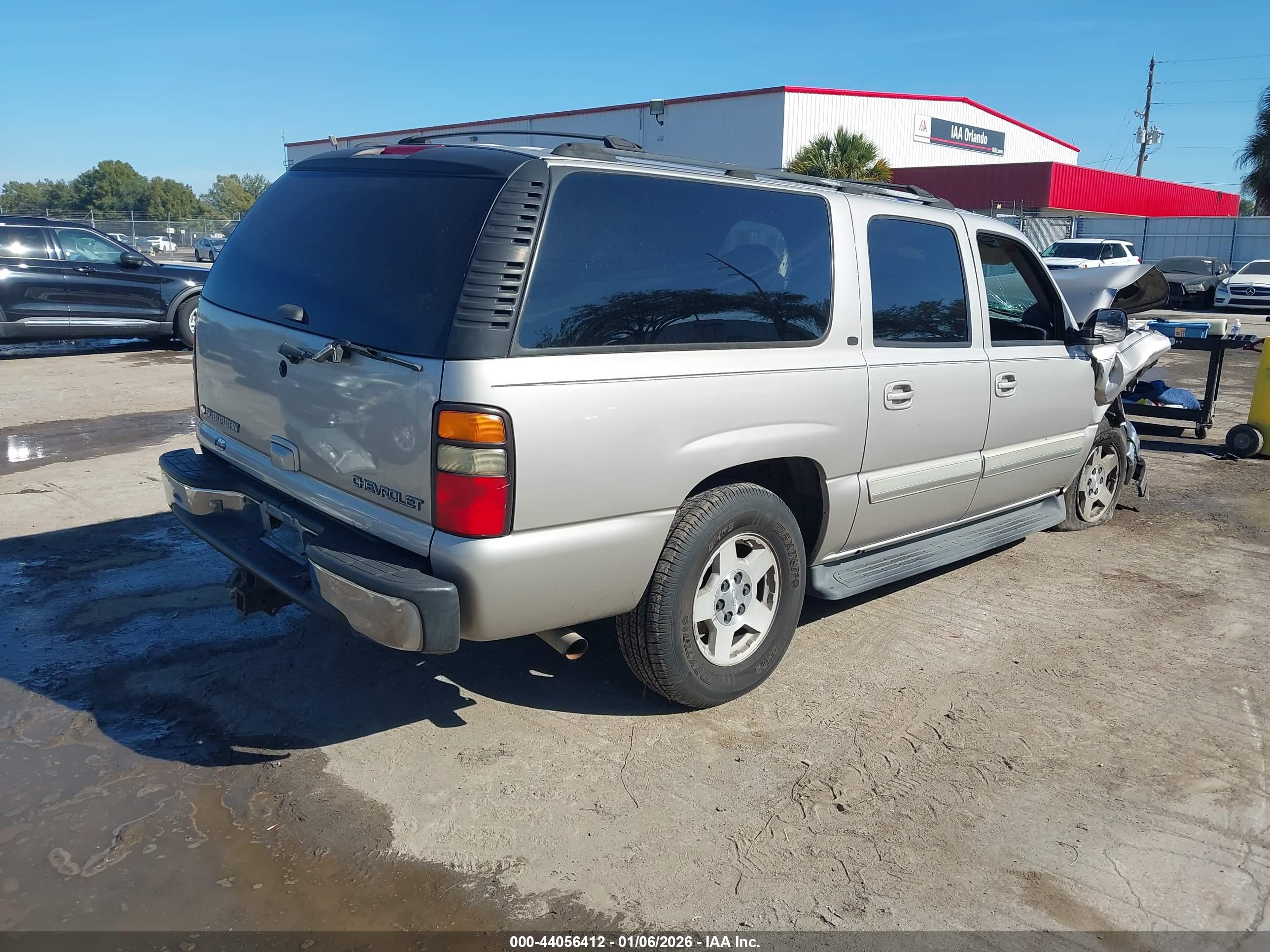CHEVROLET SUBURBAN image 4