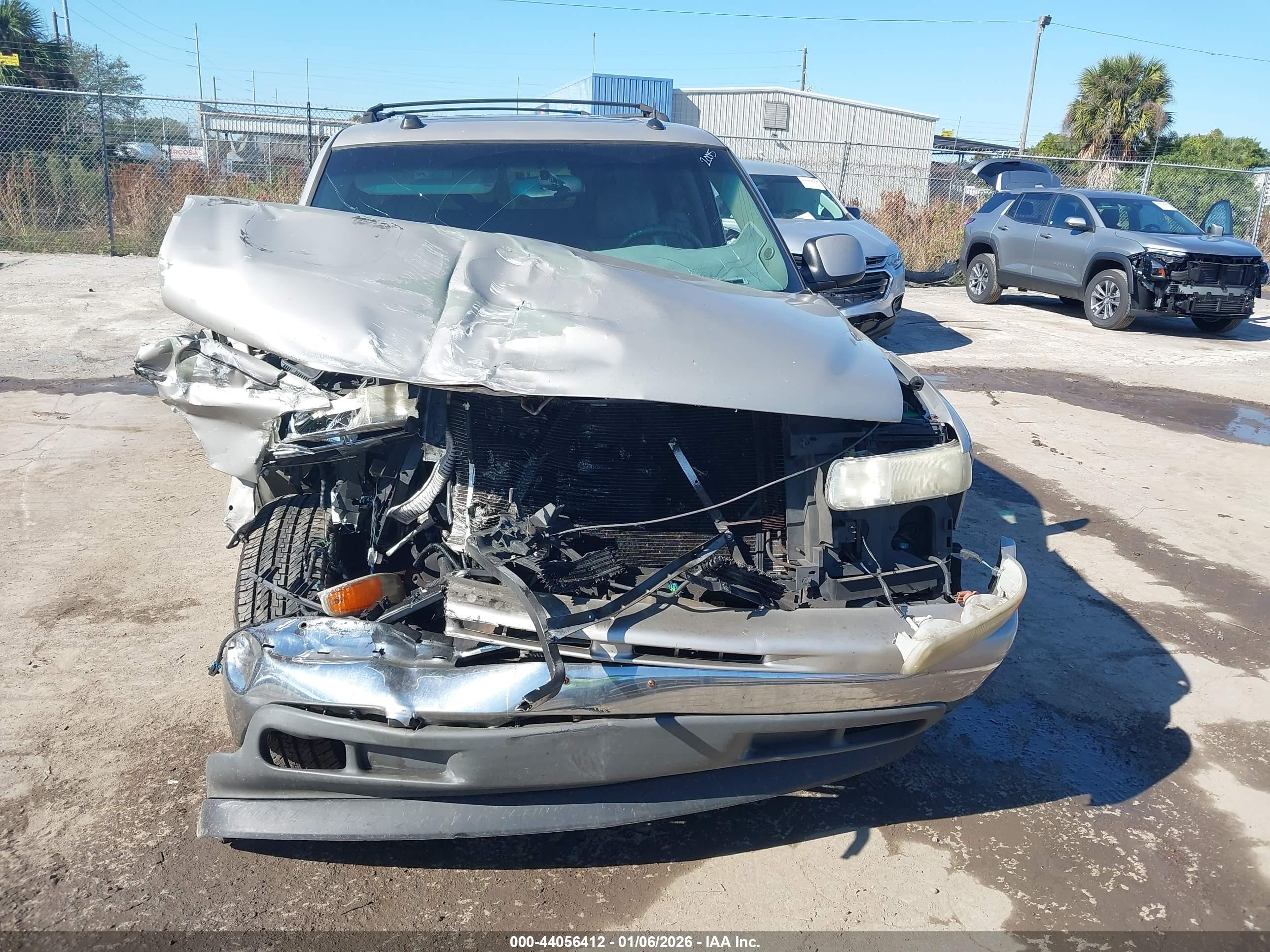 CHEVROLET SUBURBAN image 6