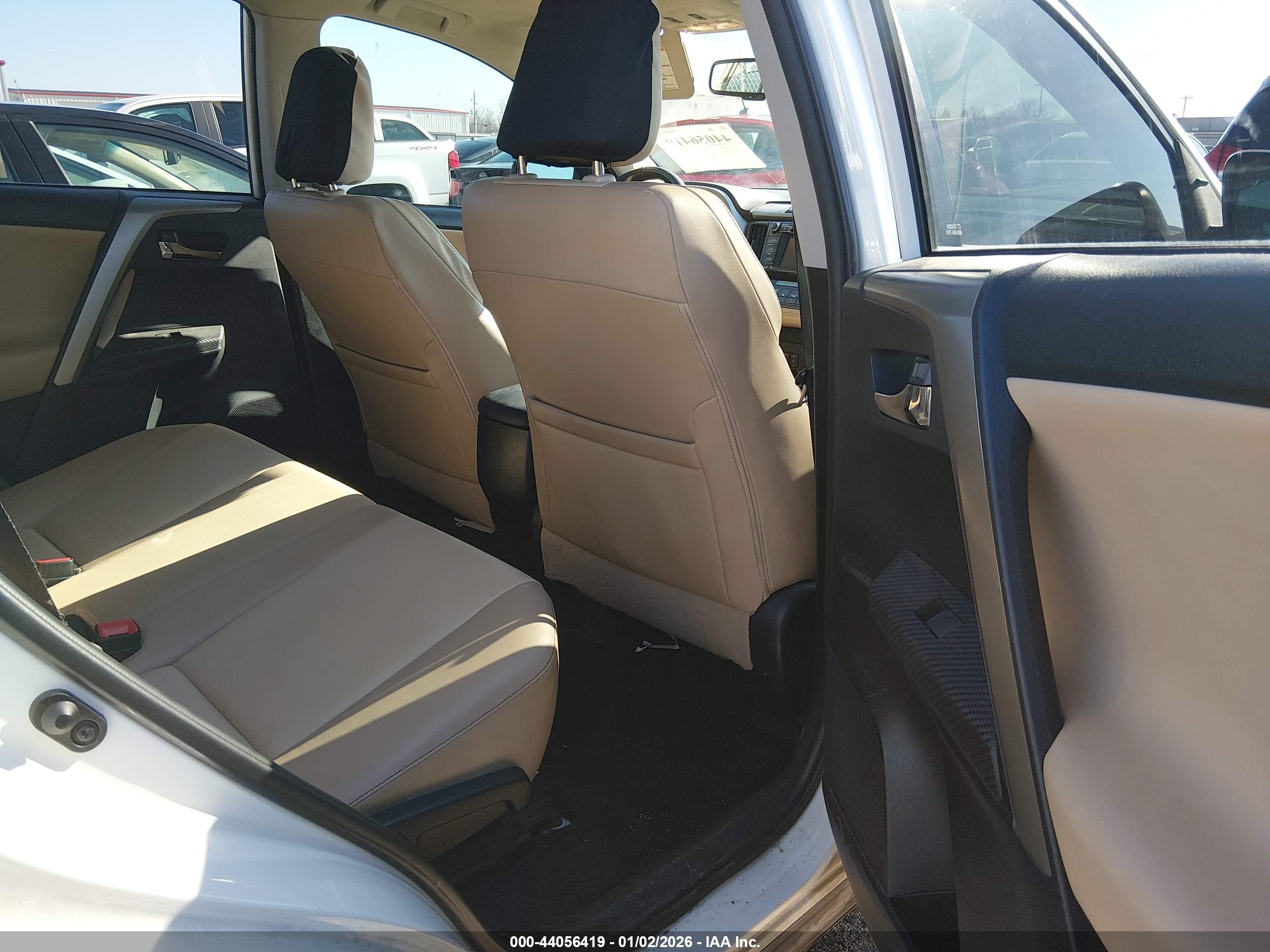 TOYOTA RAV4 image 8