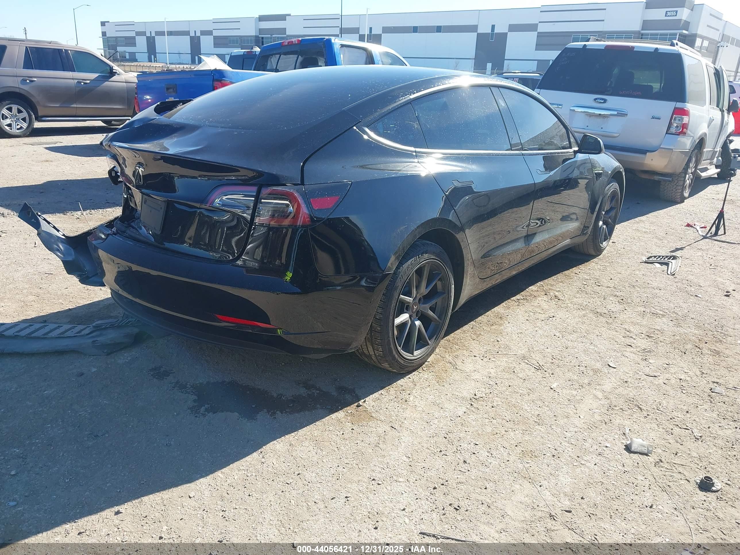 TESLA MODEL image 4