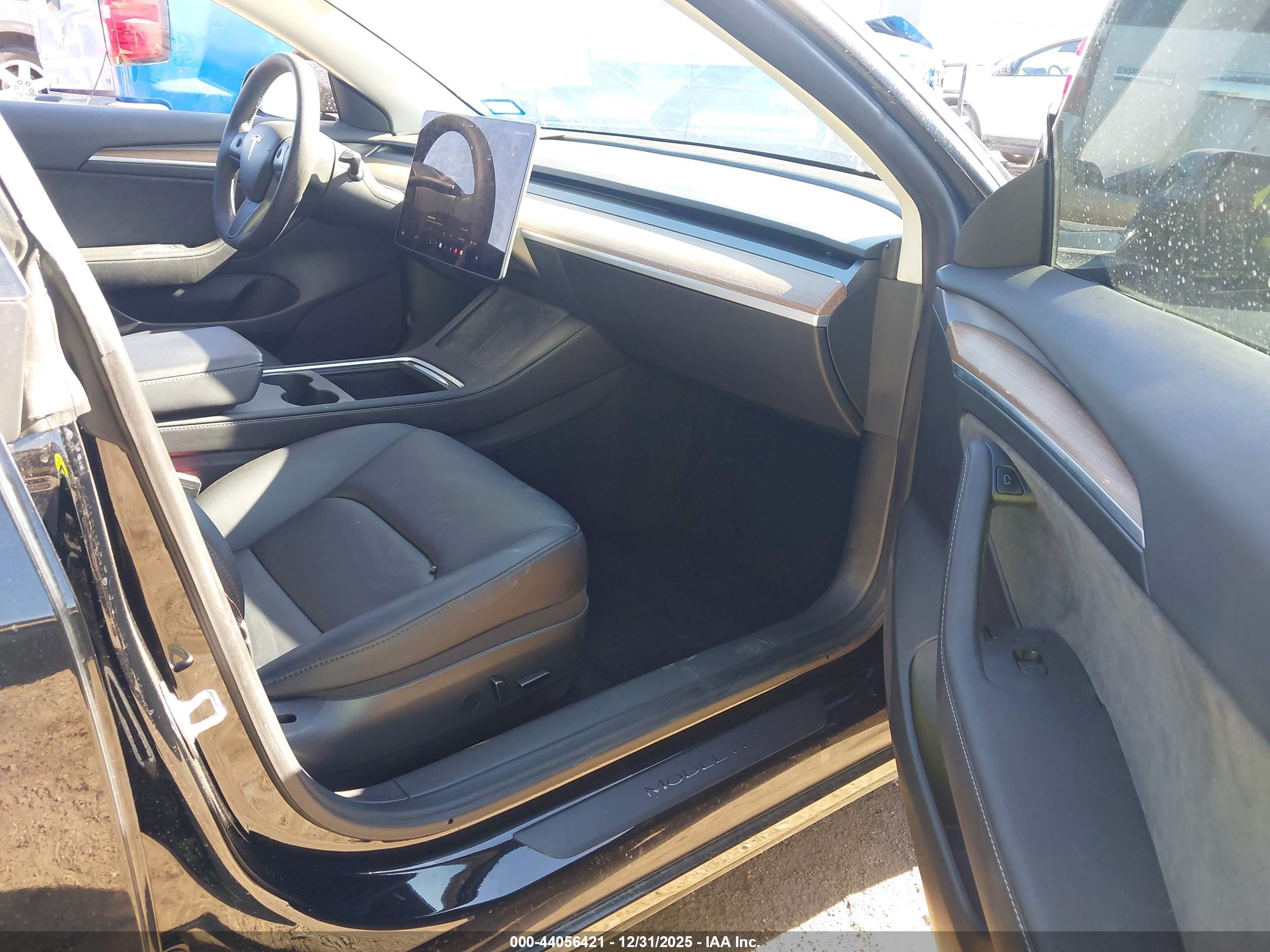 TESLA MODEL image 5