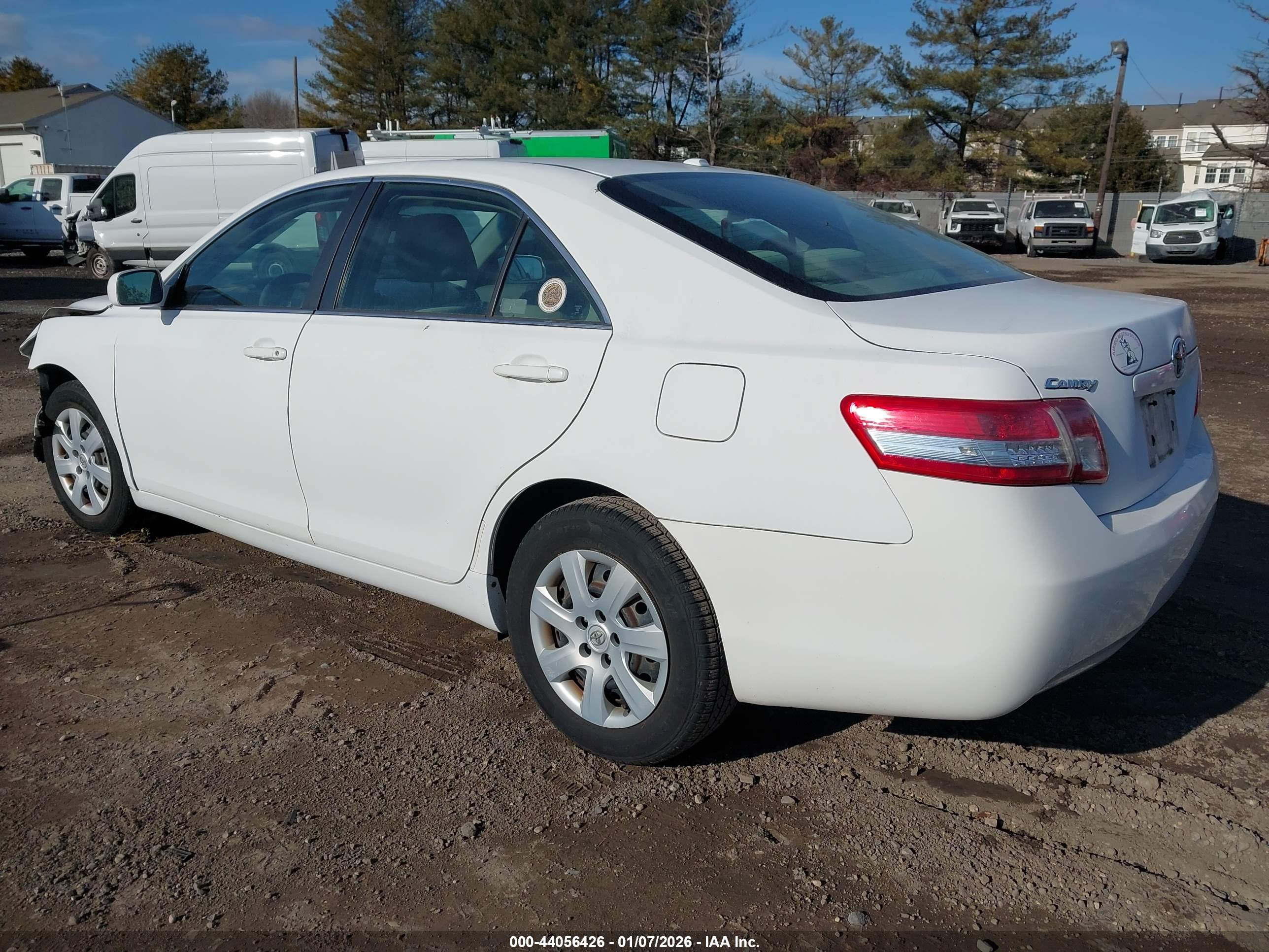 TOYOTA CAMRY image 3