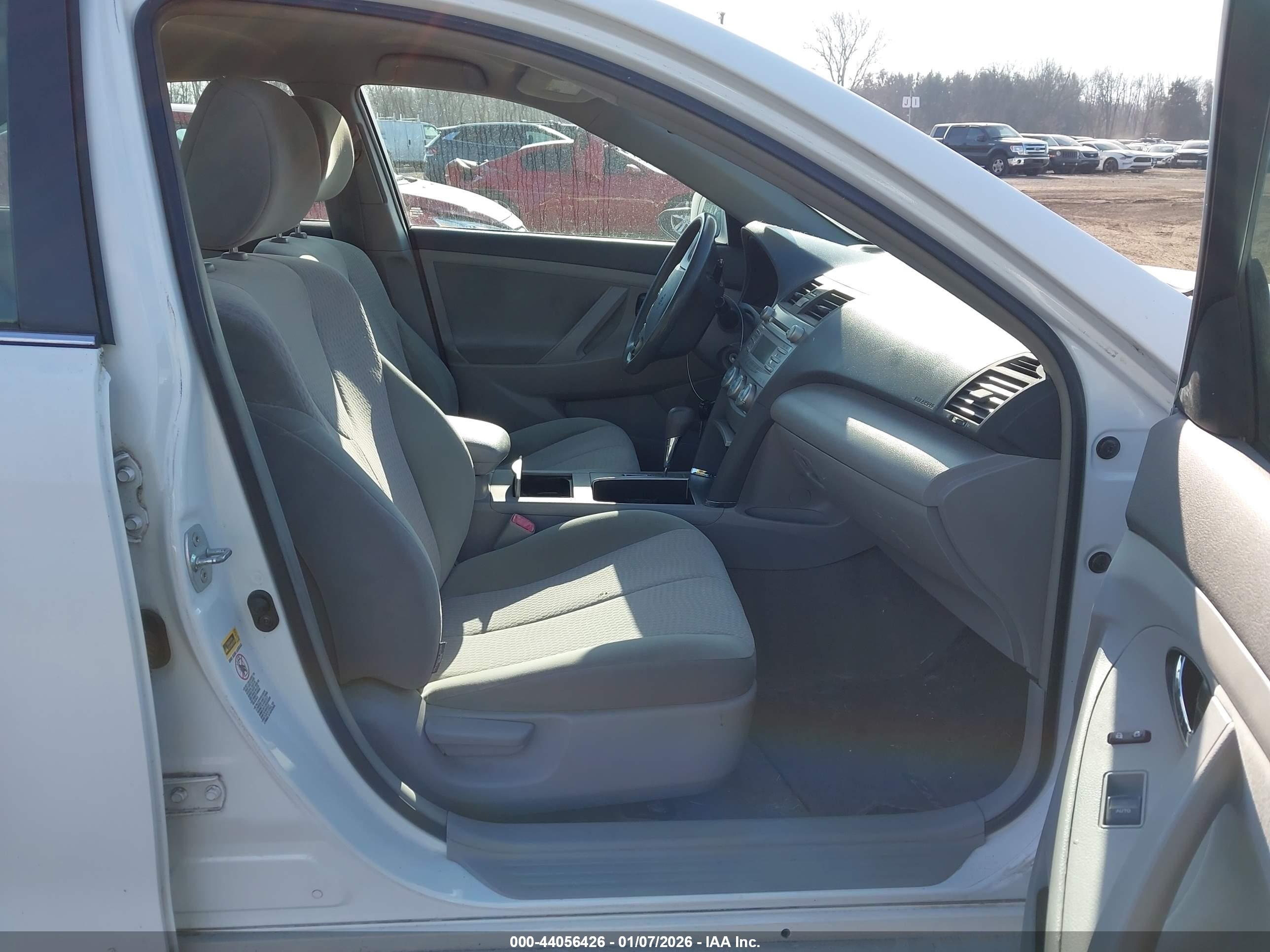 TOYOTA CAMRY image 5