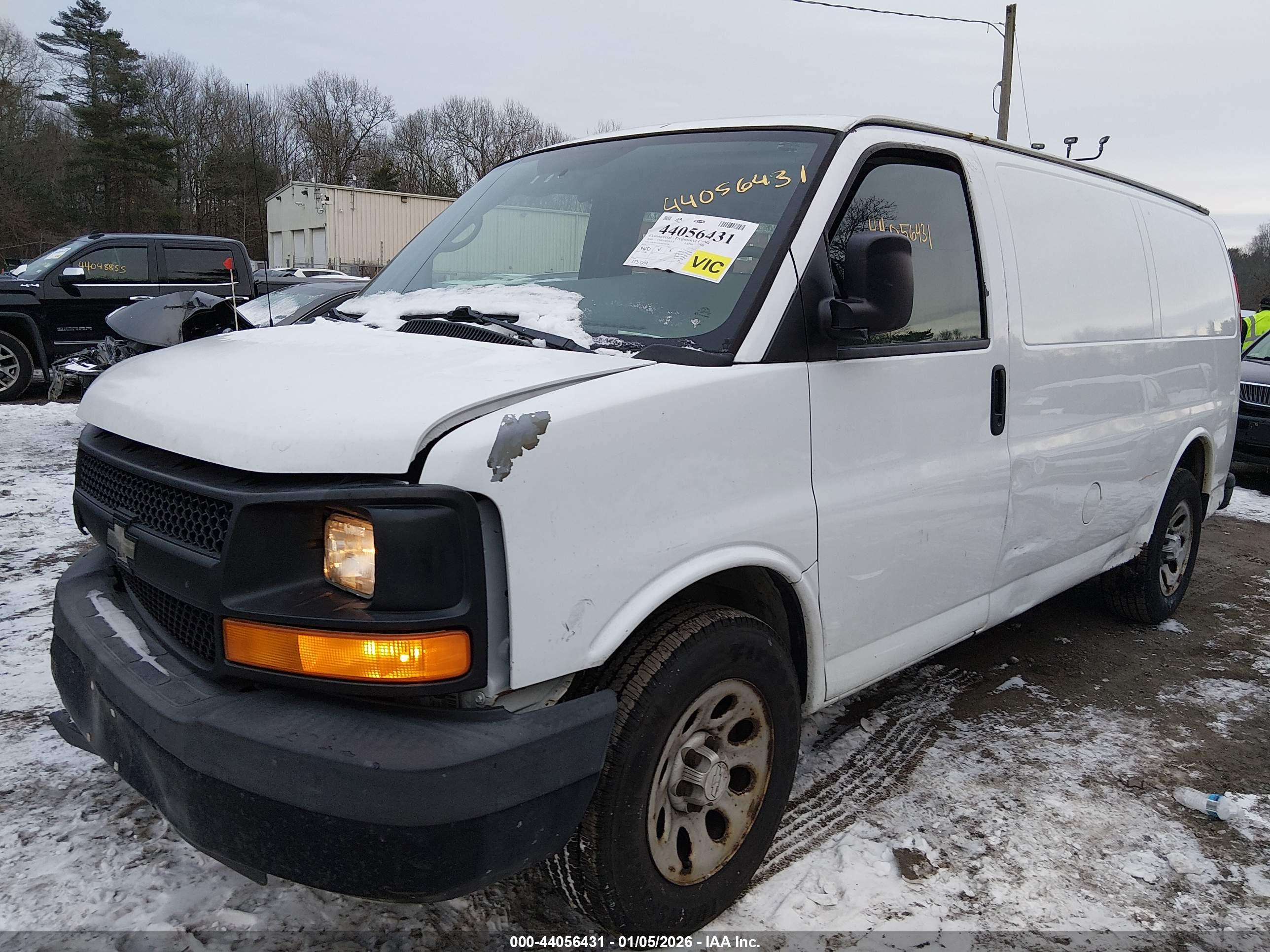 CHEVROLET EXPRESS image 2
