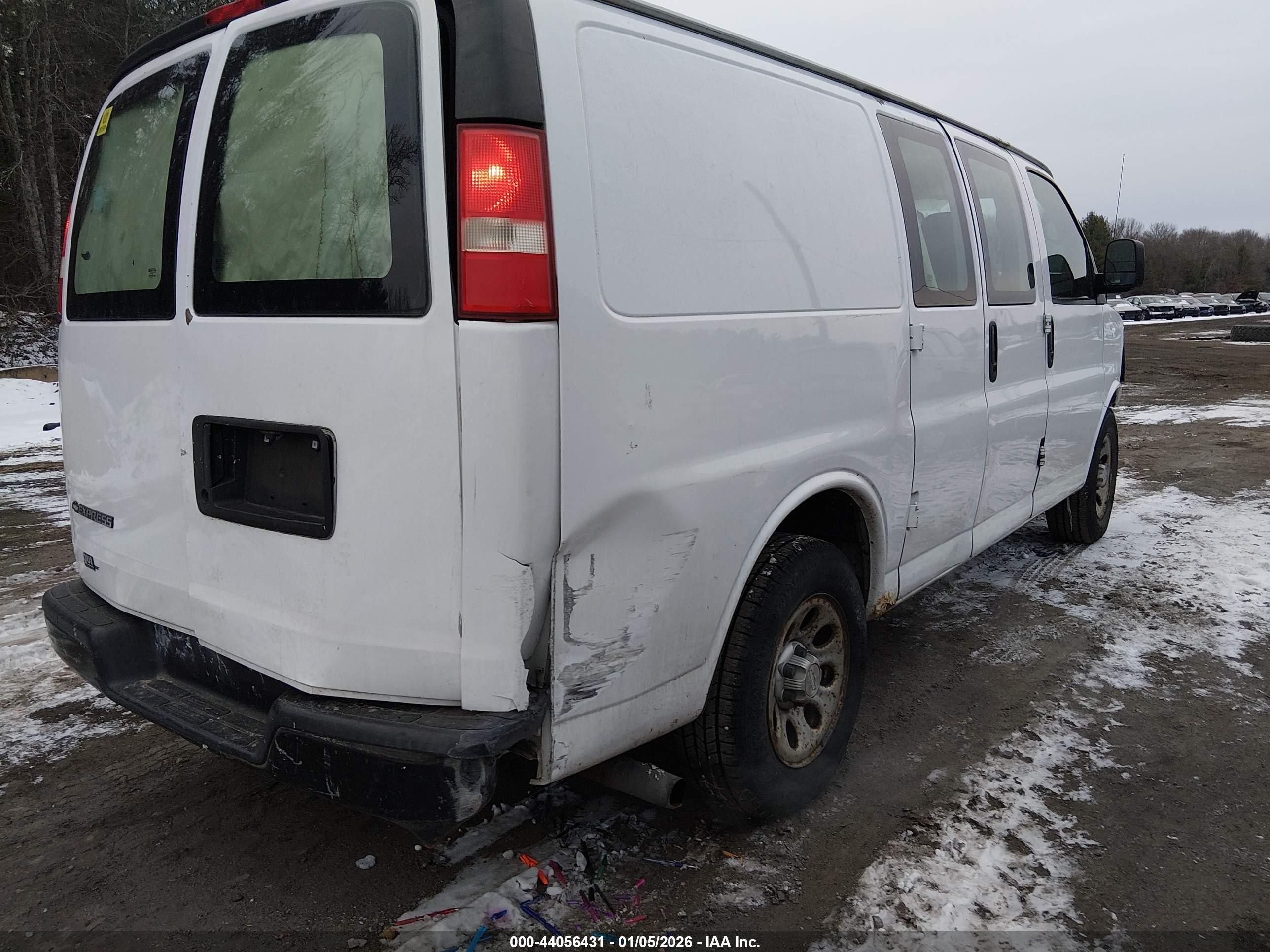 CHEVROLET EXPRESS image 4