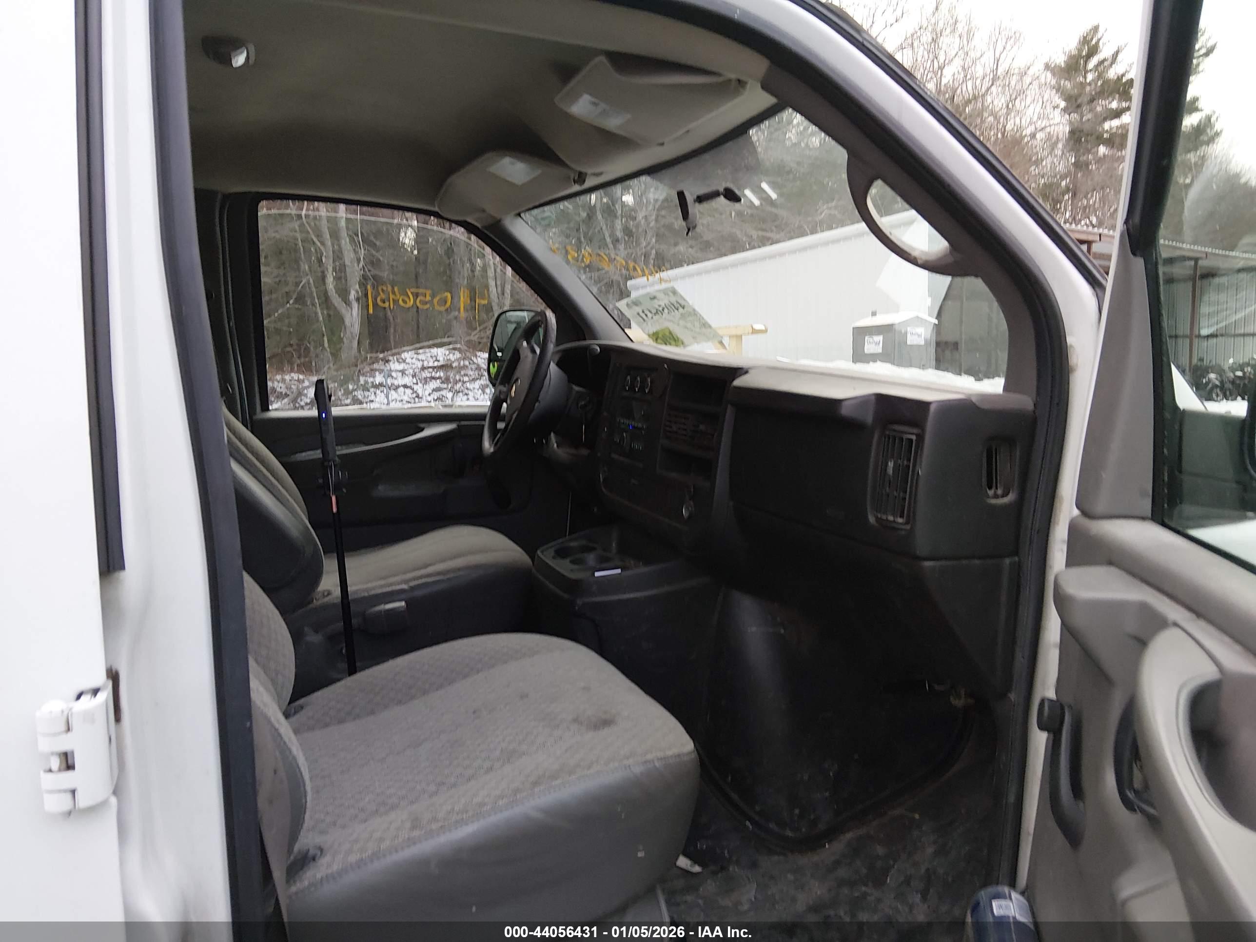 CHEVROLET EXPRESS image 5