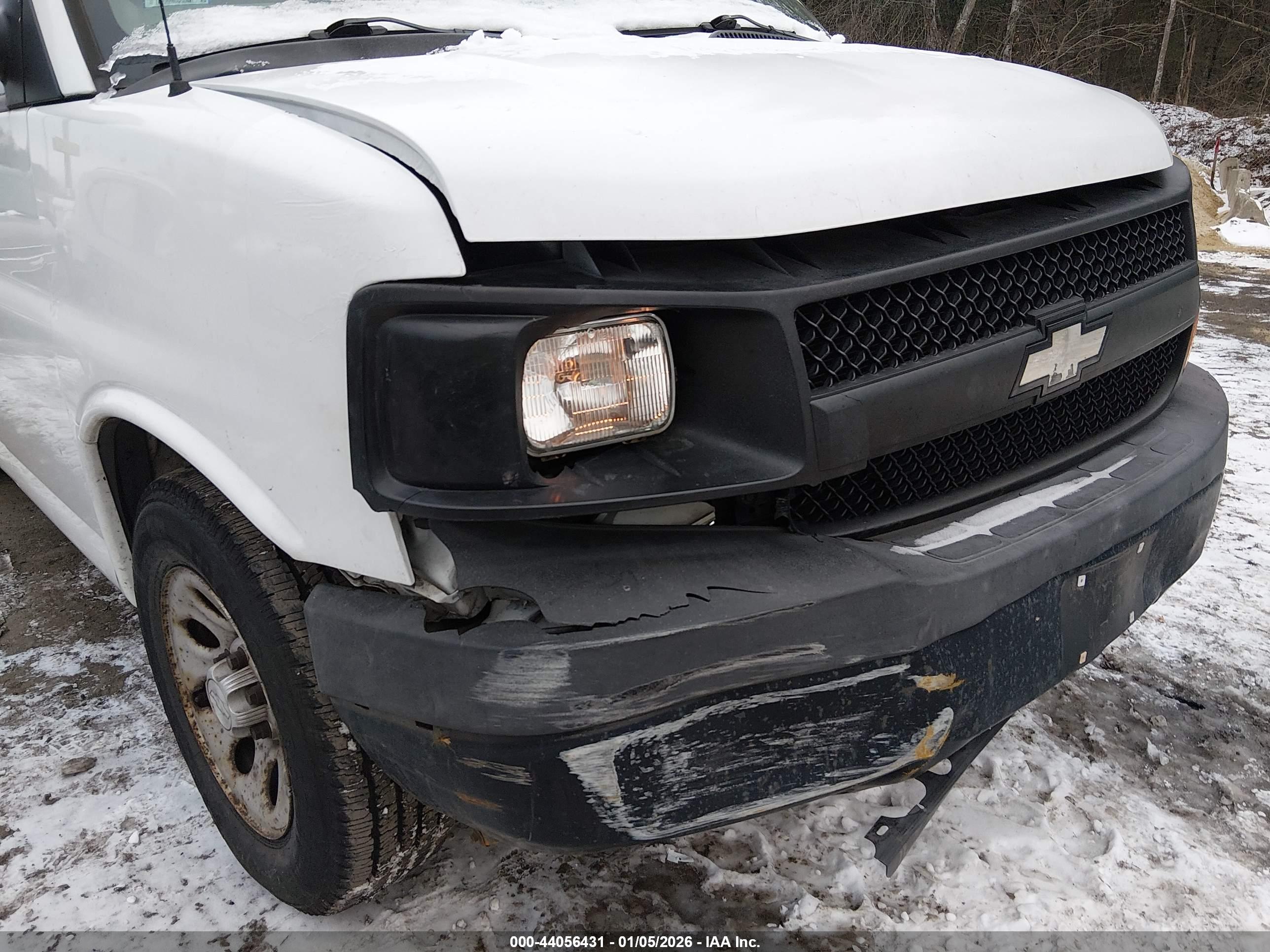 CHEVROLET EXPRESS image 6