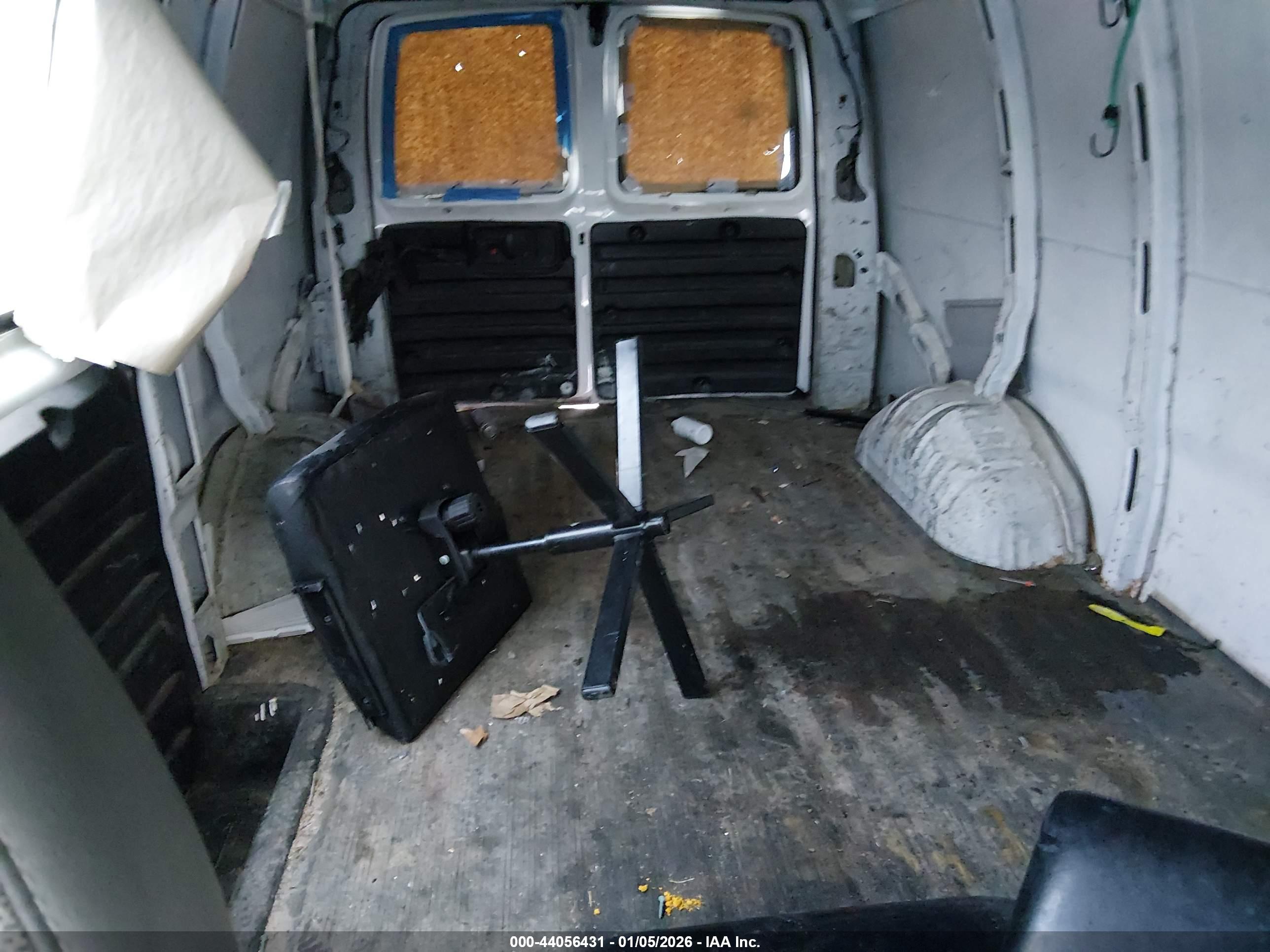 CHEVROLET EXPRESS image 8