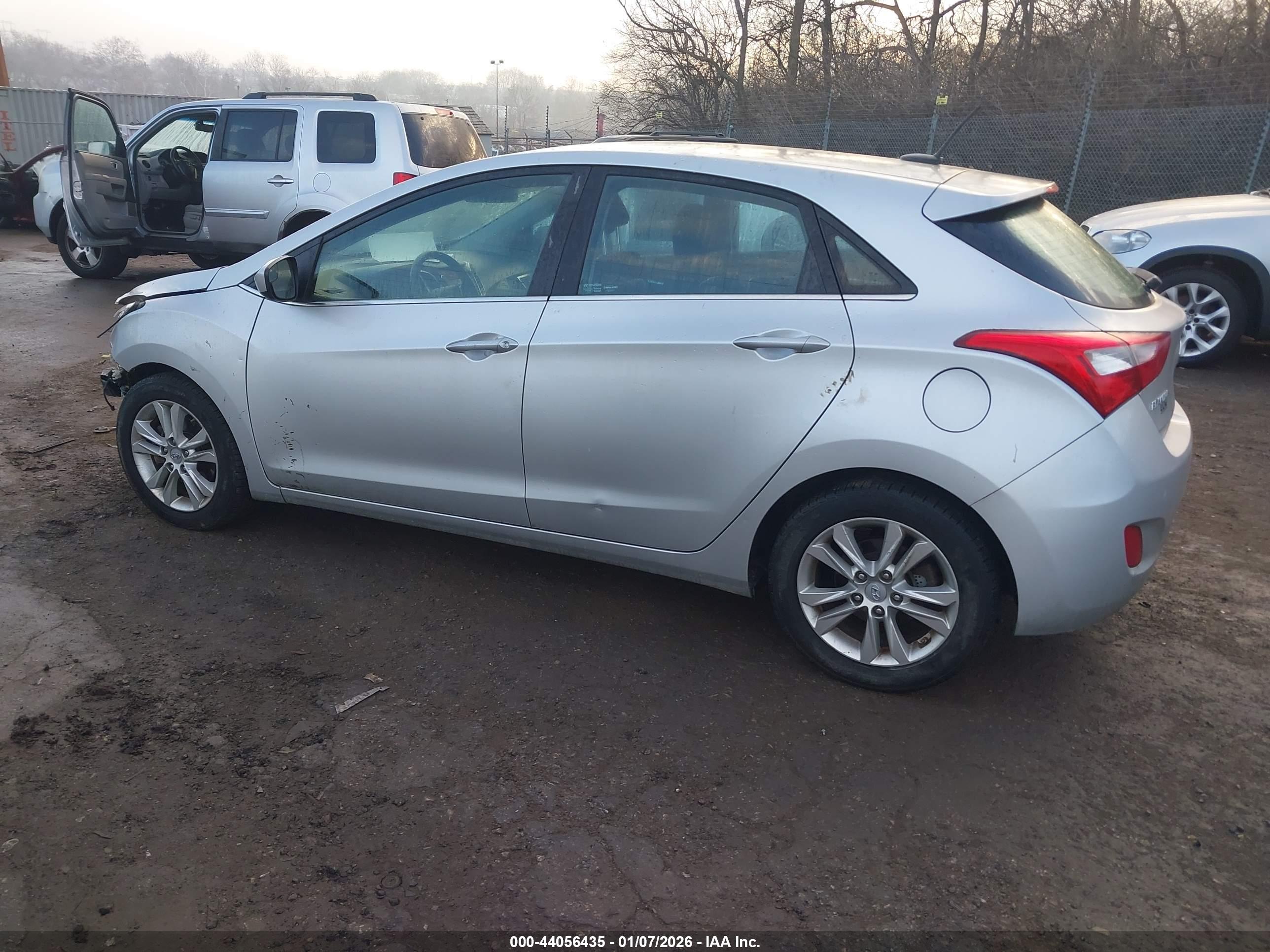 HYUNDAI ELANTRA image 3