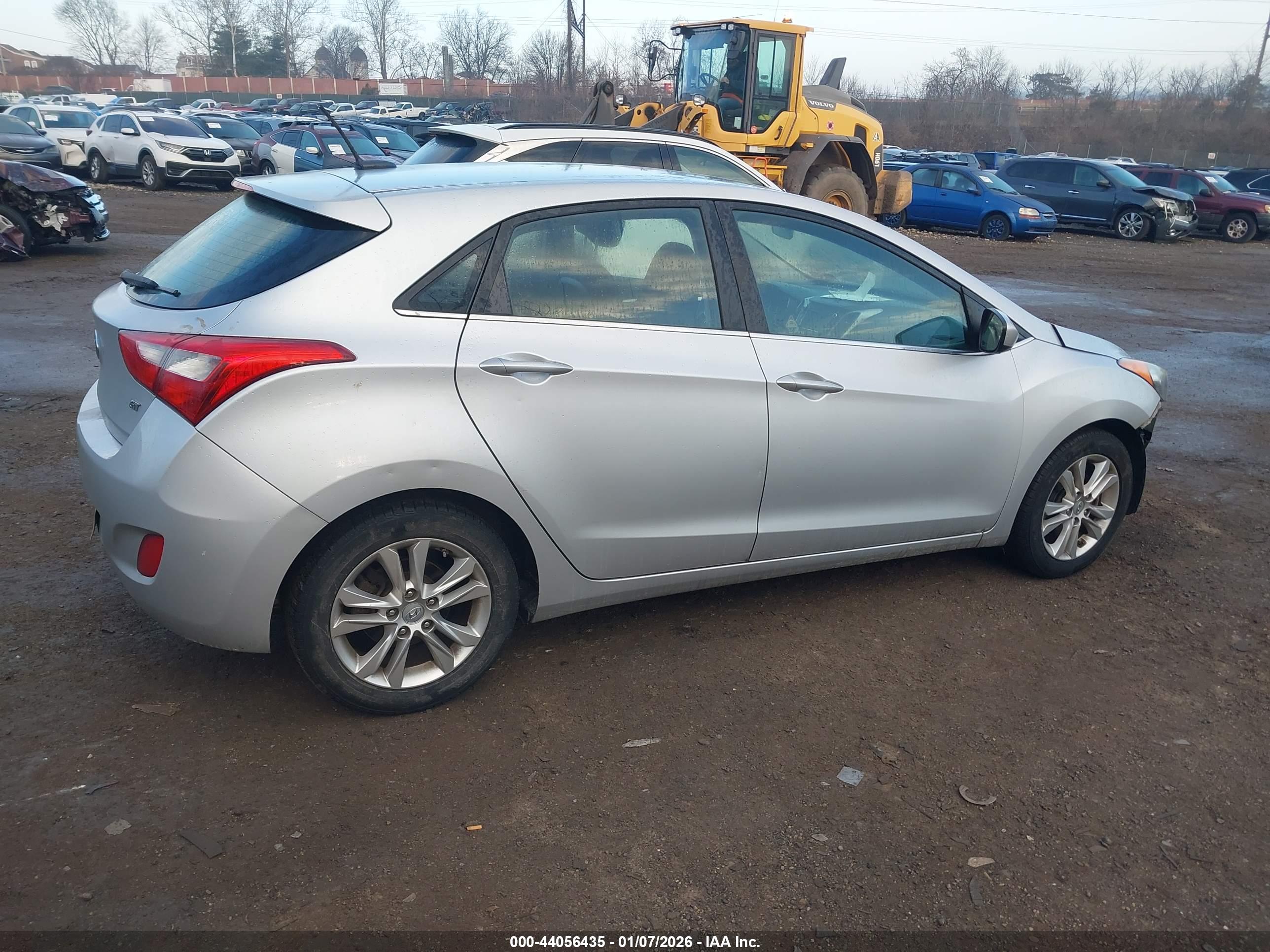 HYUNDAI ELANTRA image 4