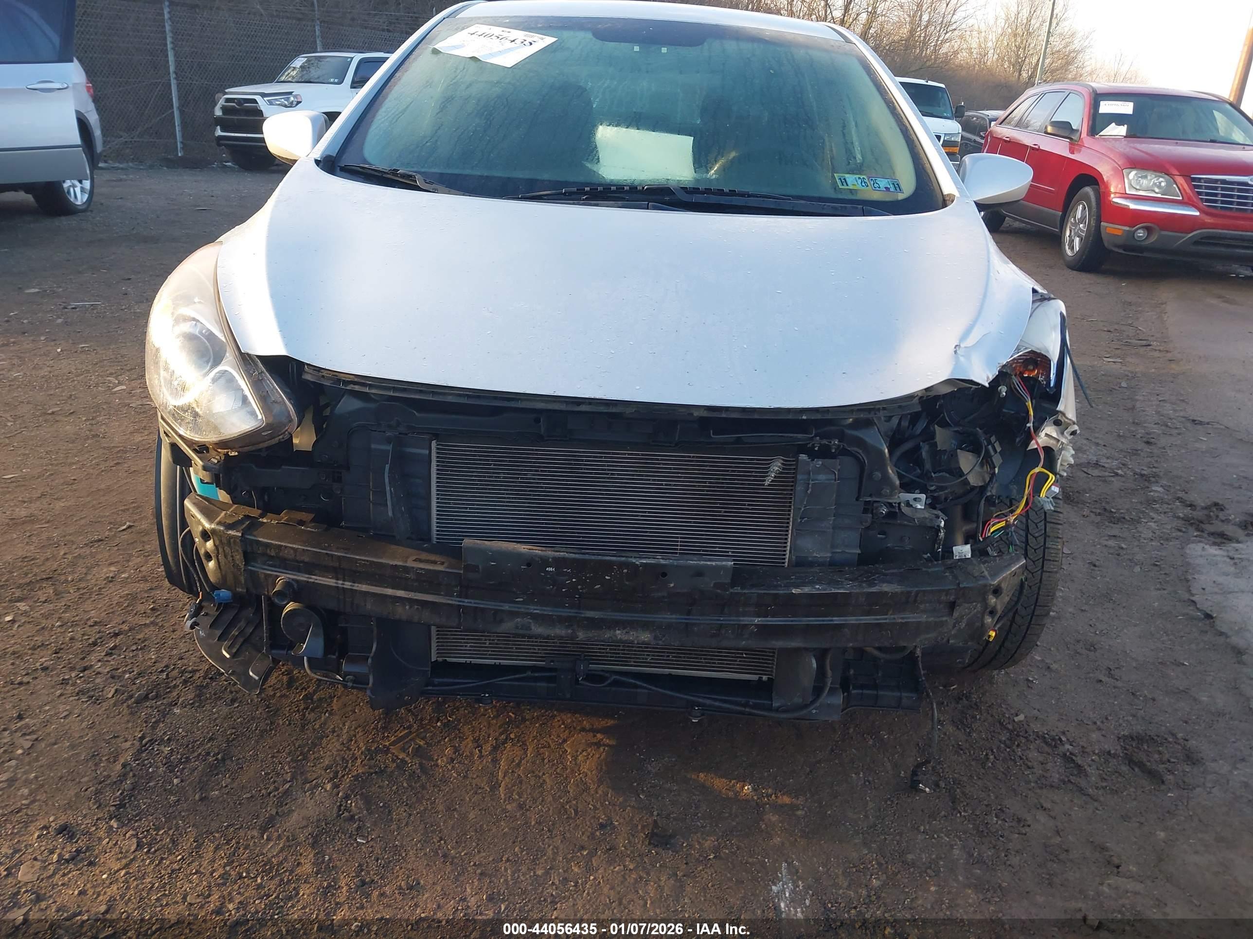 HYUNDAI ELANTRA image 6