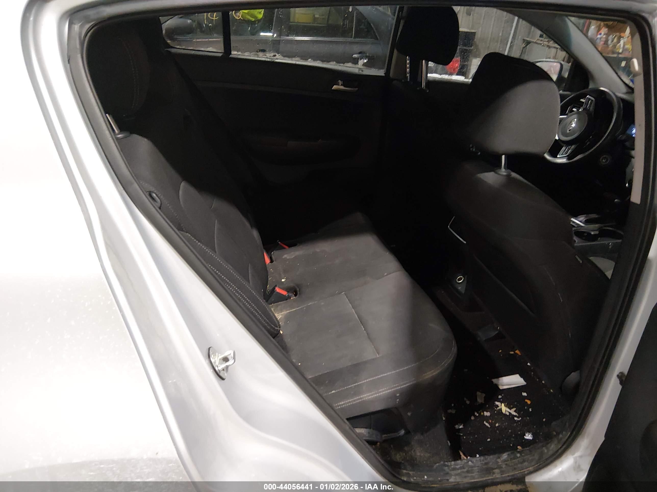KIA SPORTAGE image 8