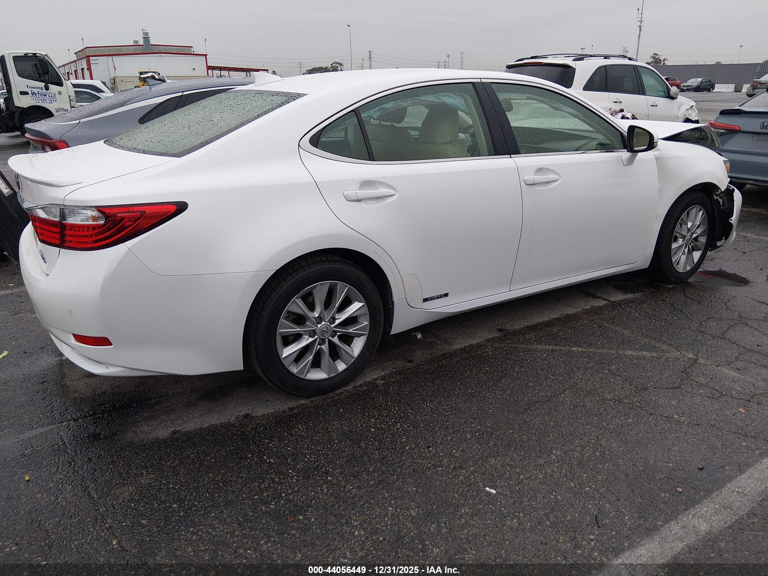 LEXUS ES image 4