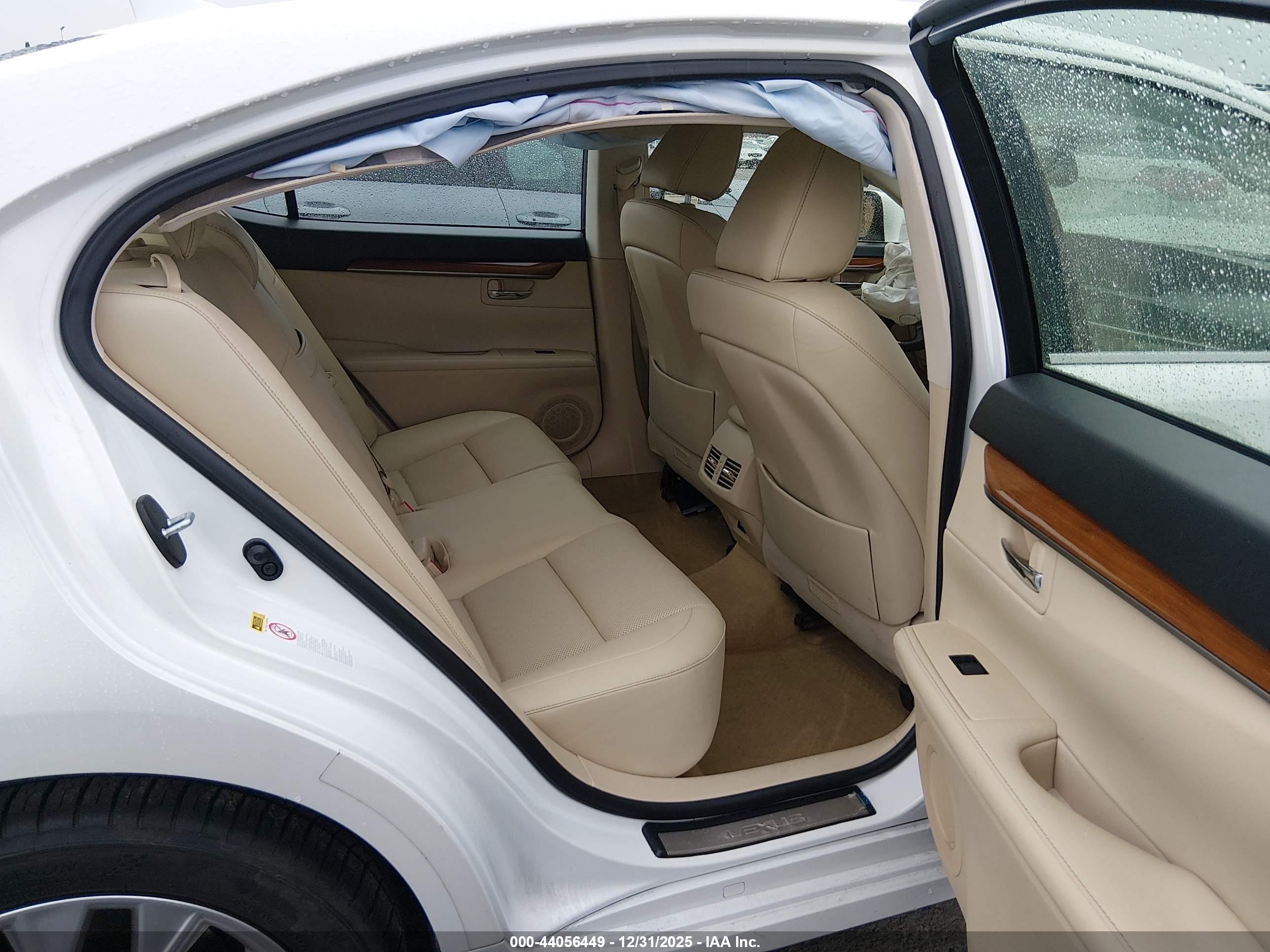 LEXUS ES image 8