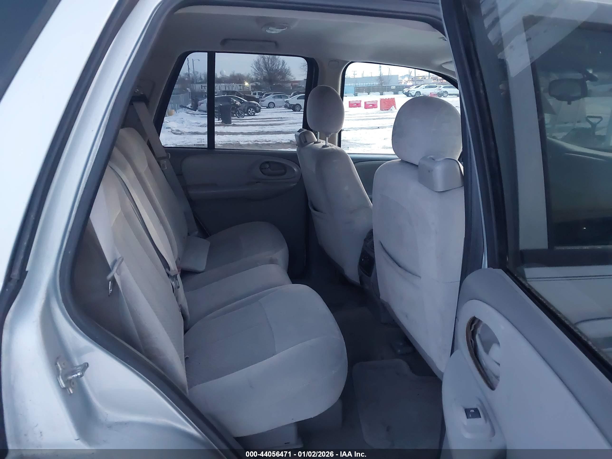 CHEVROLET TRAILBLAZER image 8