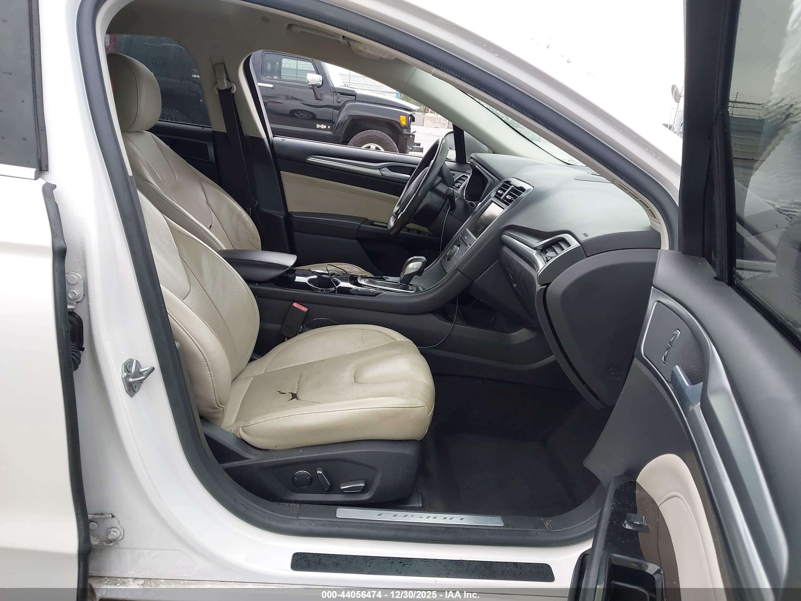 FORD FUSION image 5