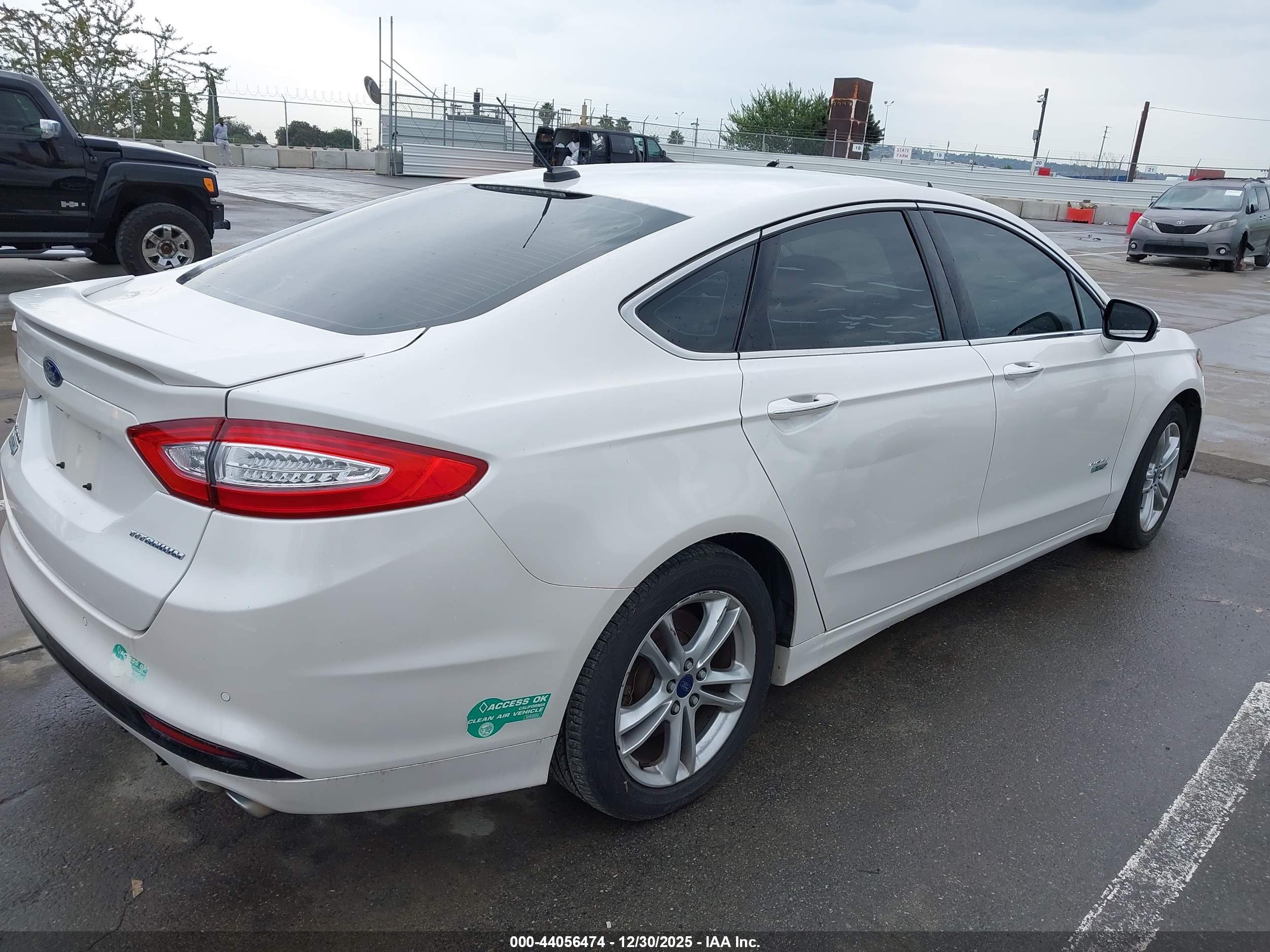 FORD FUSION image 6
