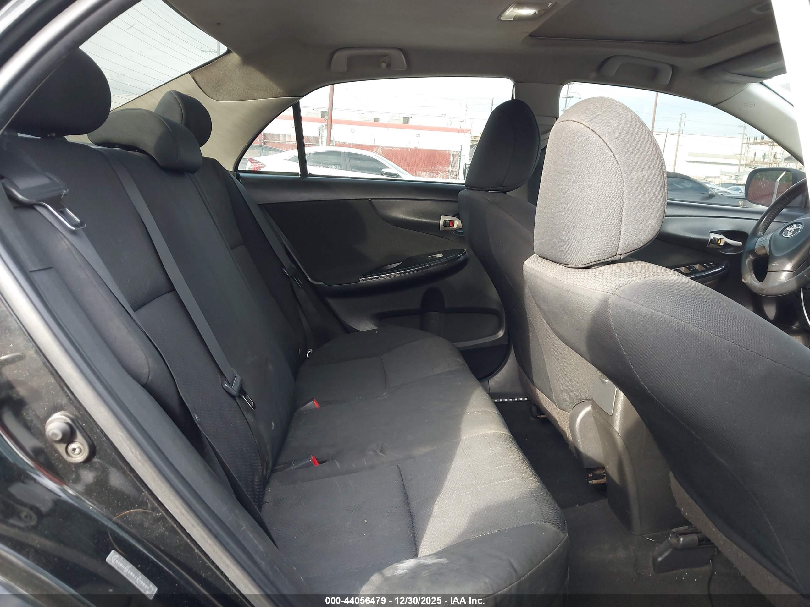 TOYOTA COROLLA image 8