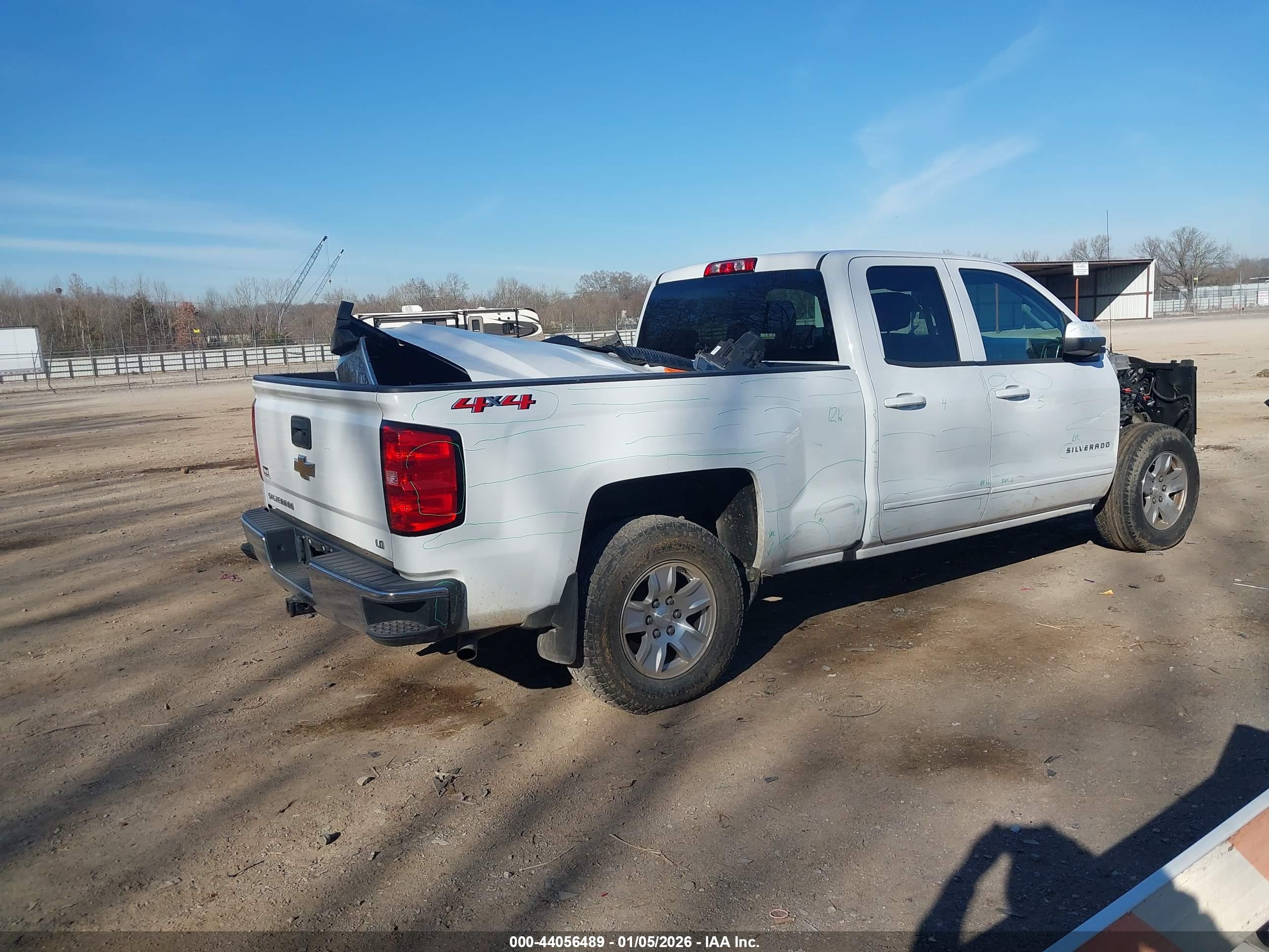 CHEVROLET SILVERADO image 4