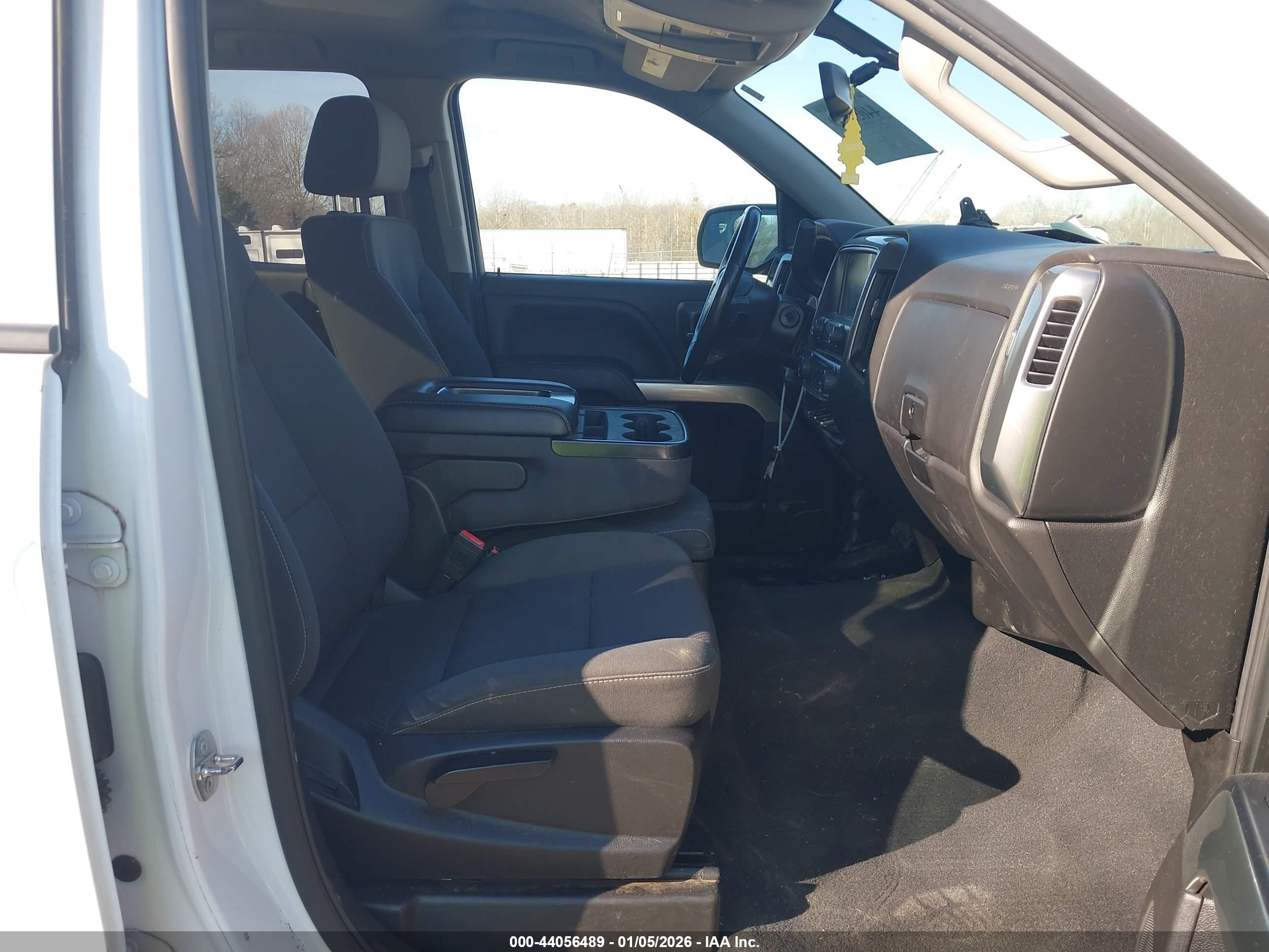 CHEVROLET SILVERADO image 5