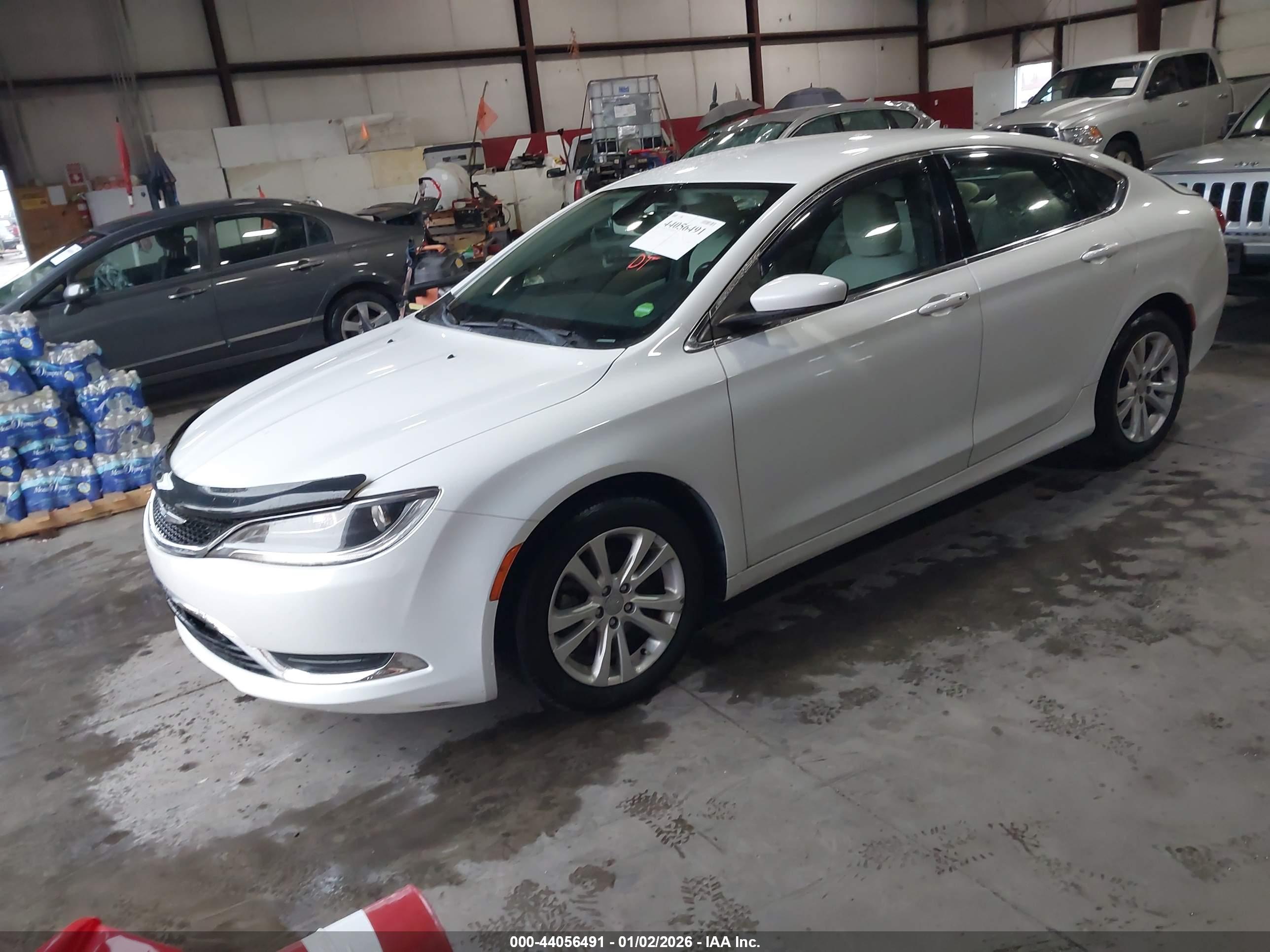 CHRYSLER 200 image 2