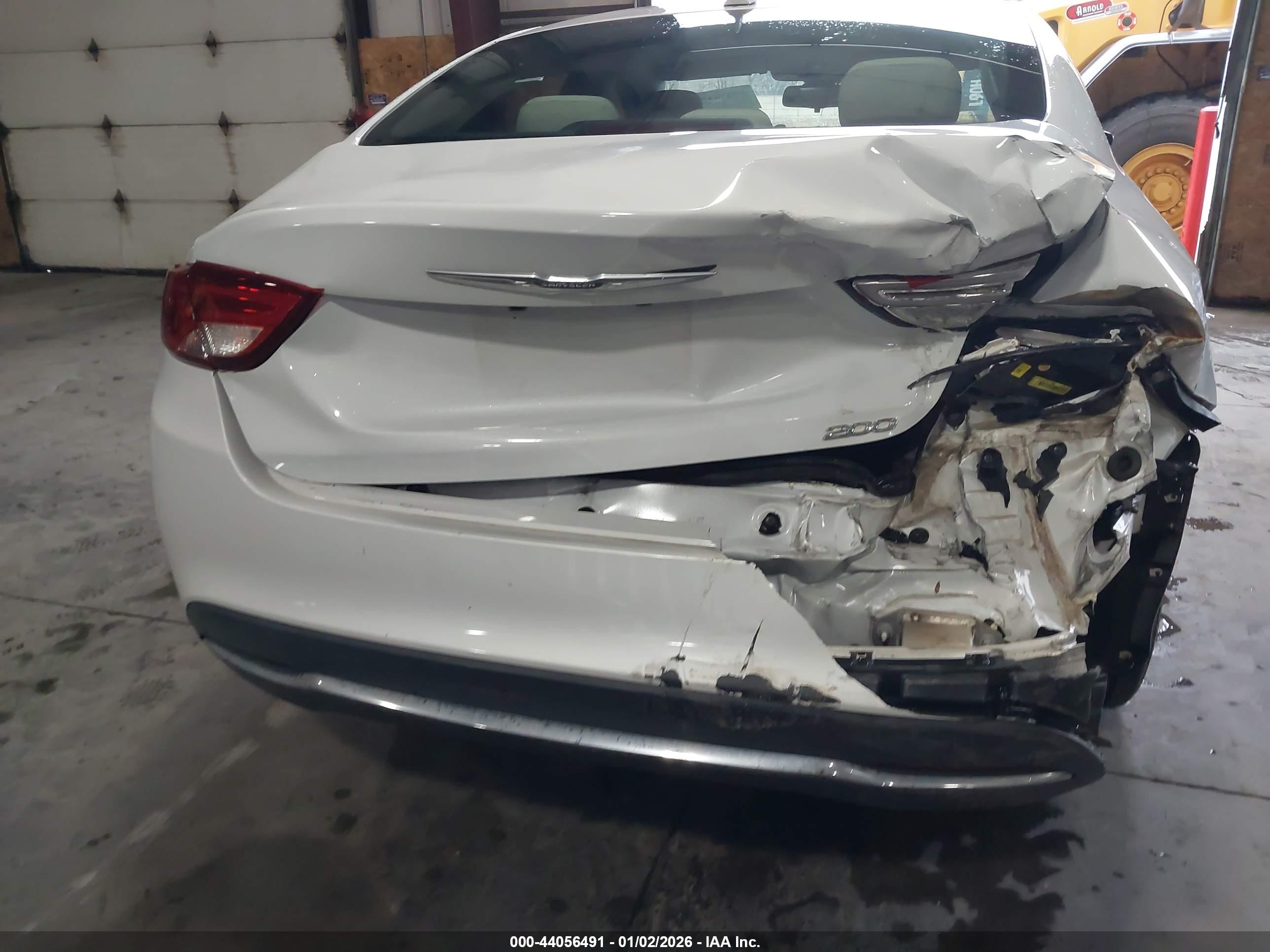 CHRYSLER 200 image 6