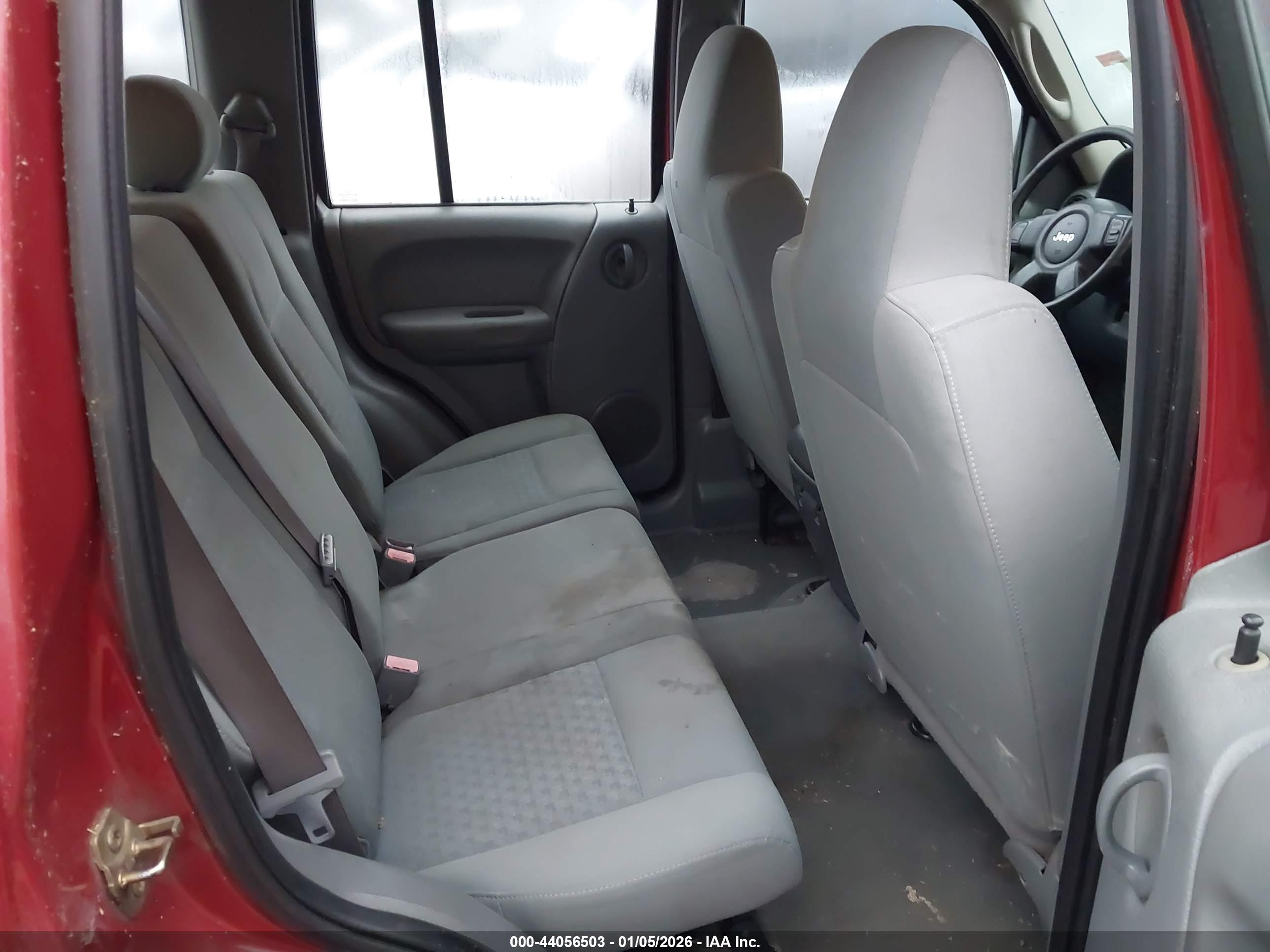 JEEP LIBERTY image 8