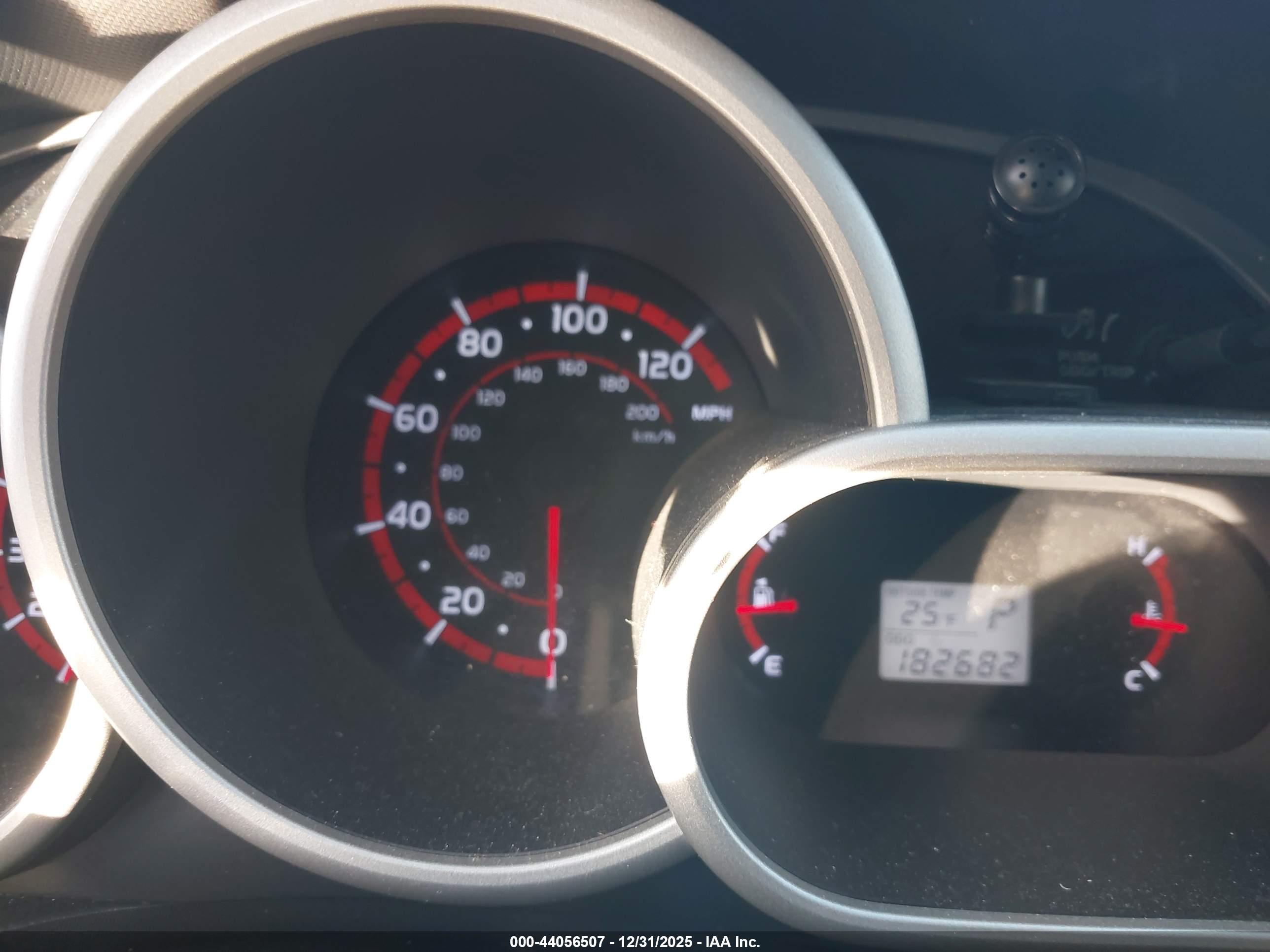 PONTIAC VIBE image 7