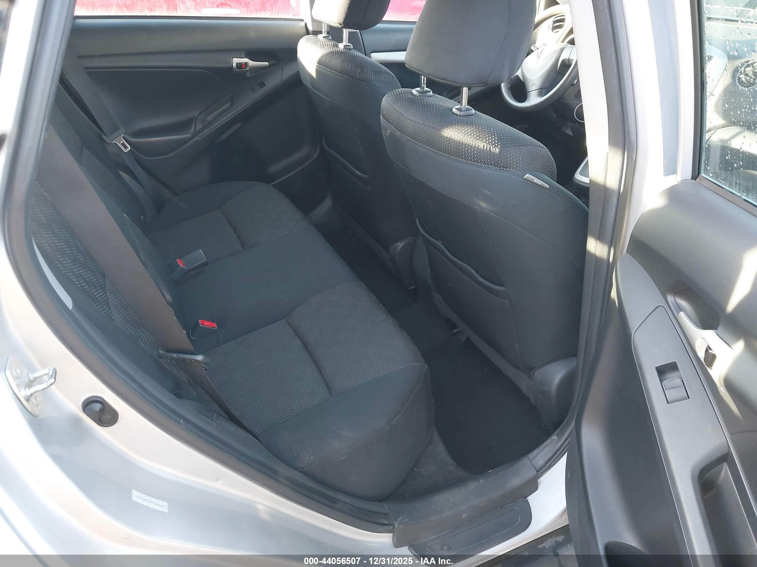 PONTIAC VIBE image 8