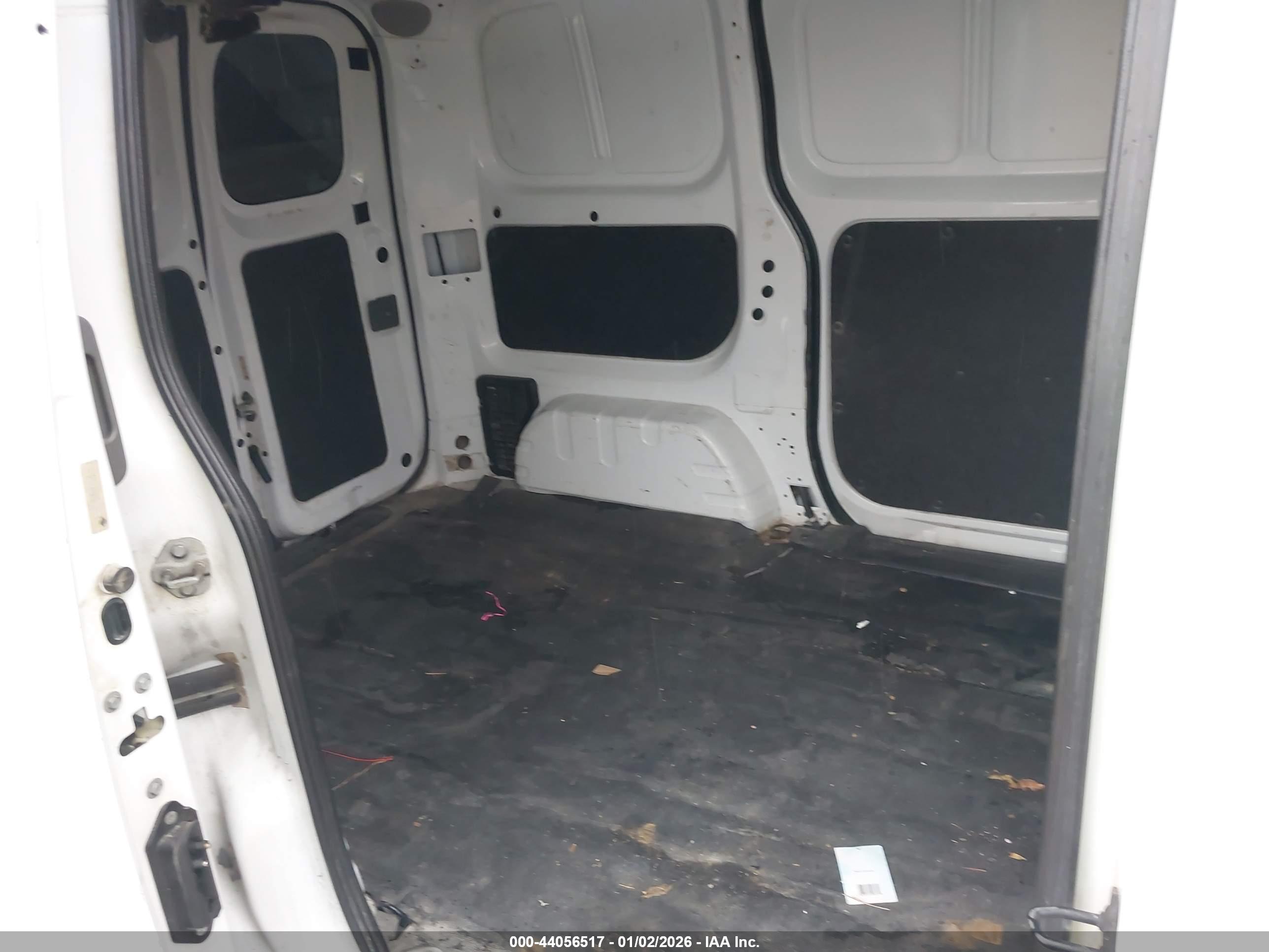 NISSAN NV200 image 8