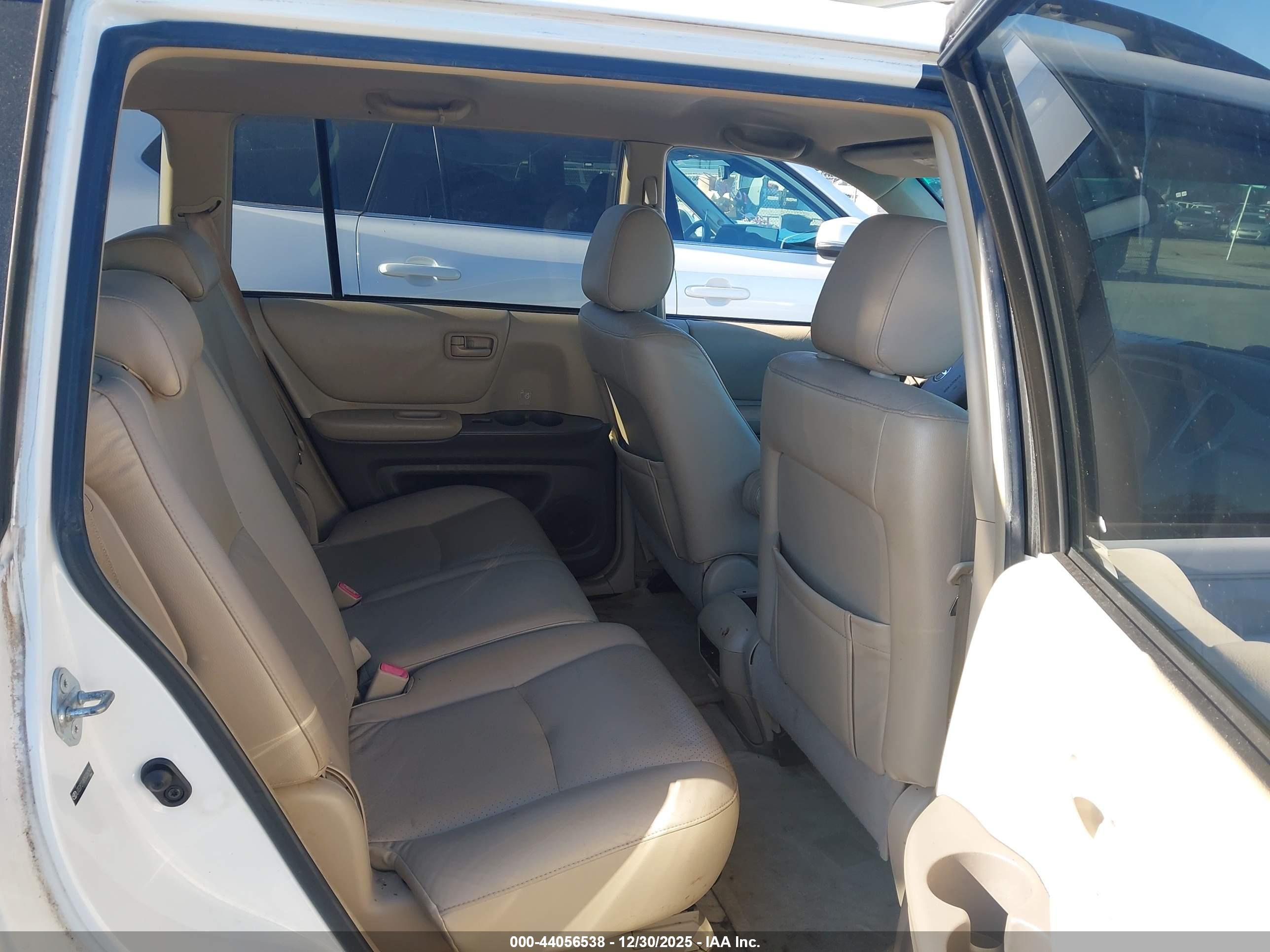TOYOTA HIGHLANDER image 8