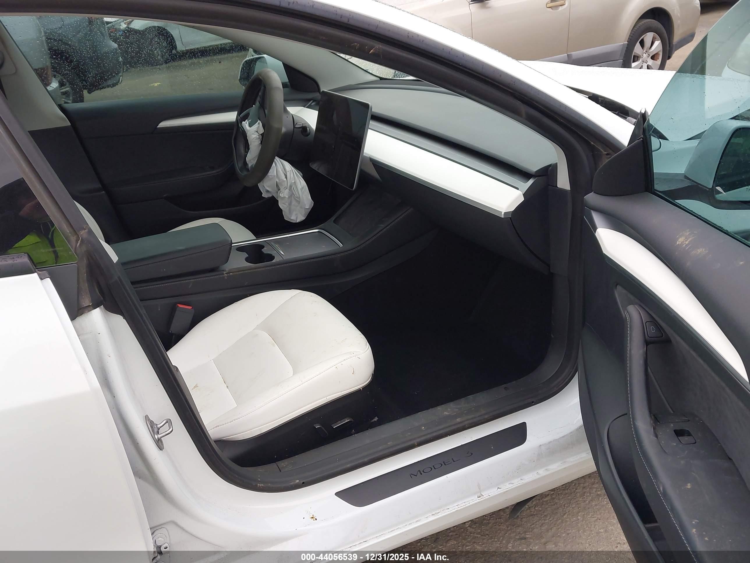 TESLA MODEL image 5