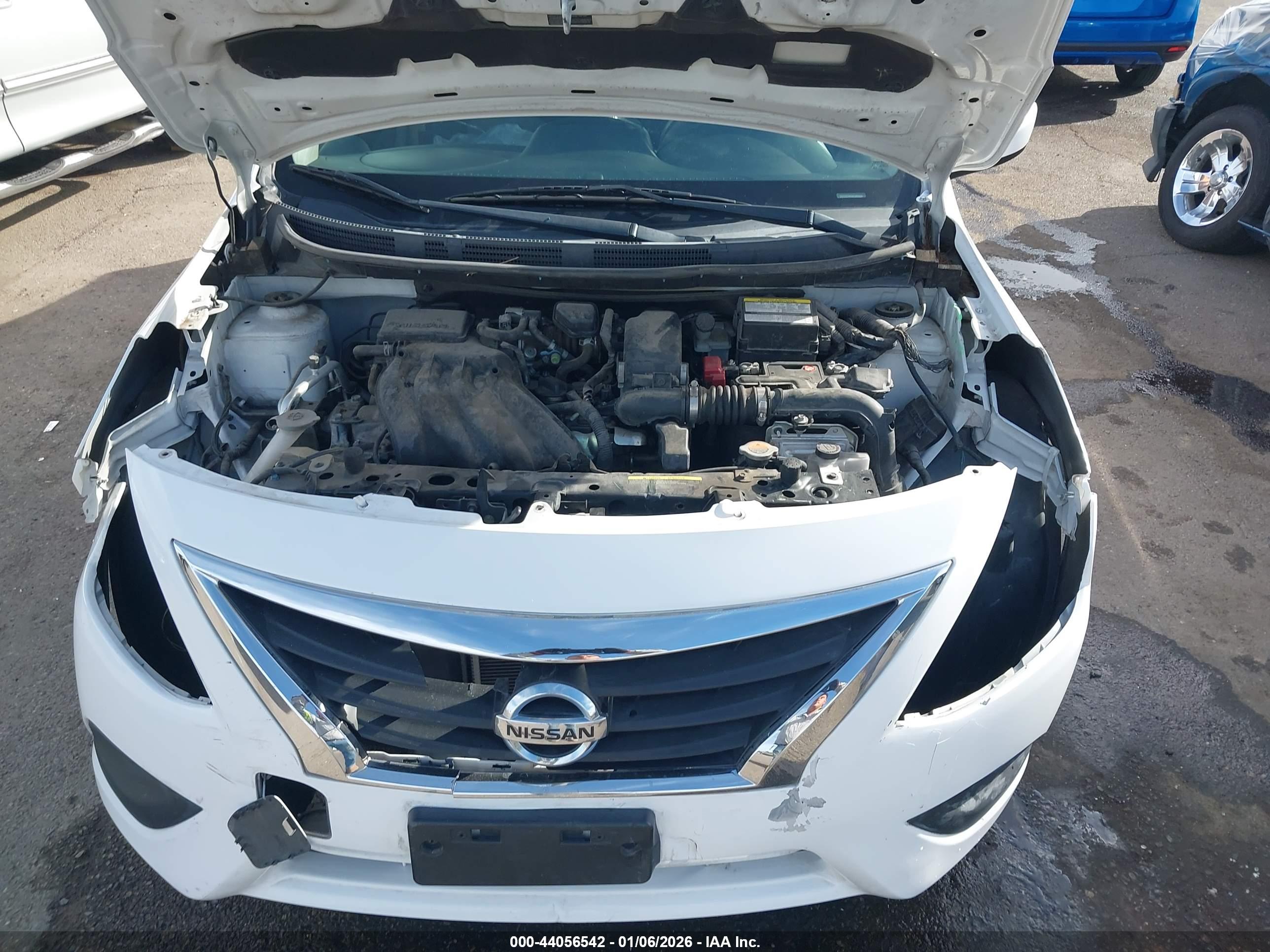 NISSAN VERSA image 10