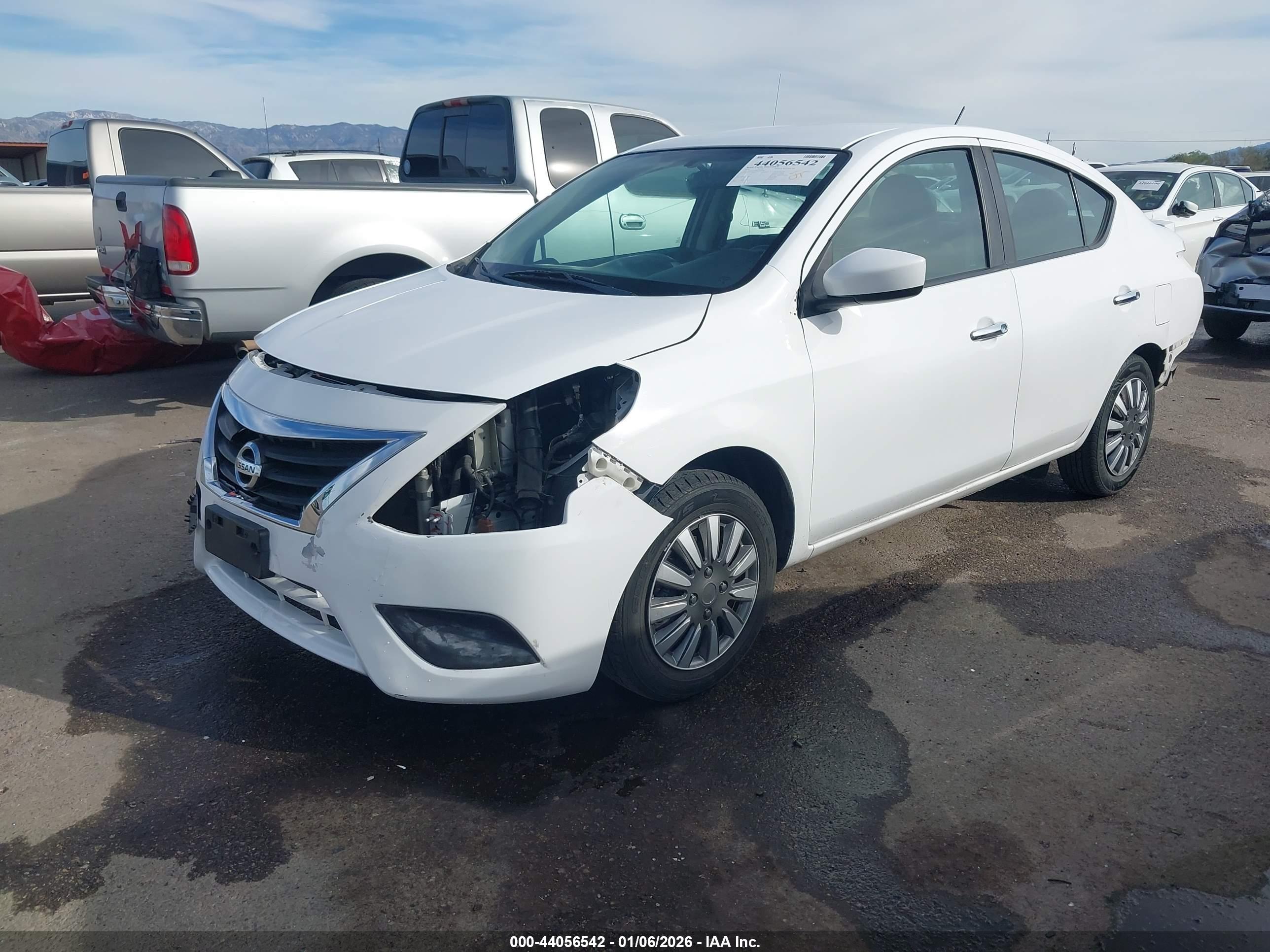 NISSAN VERSA image 2
