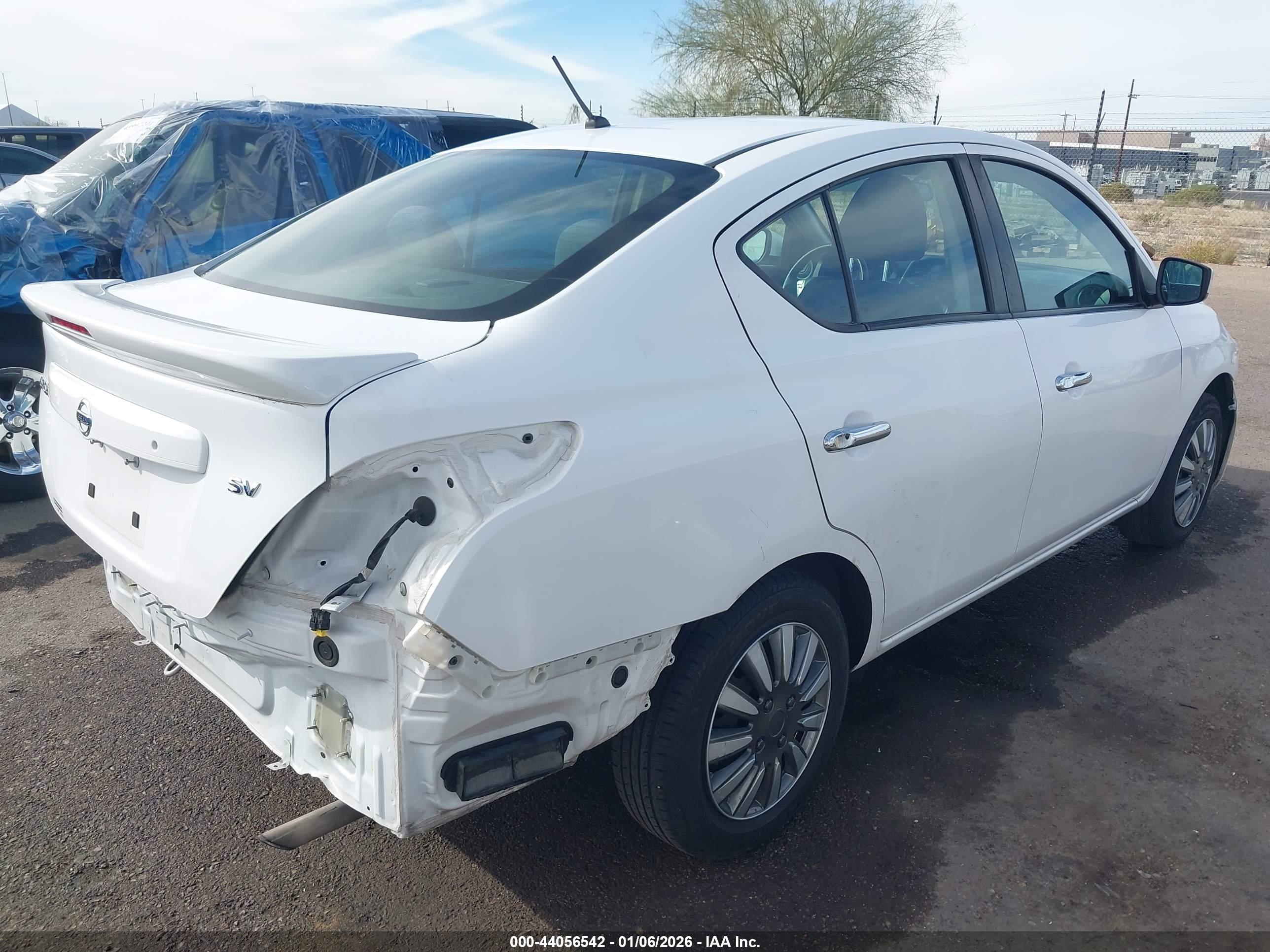 NISSAN VERSA image 4