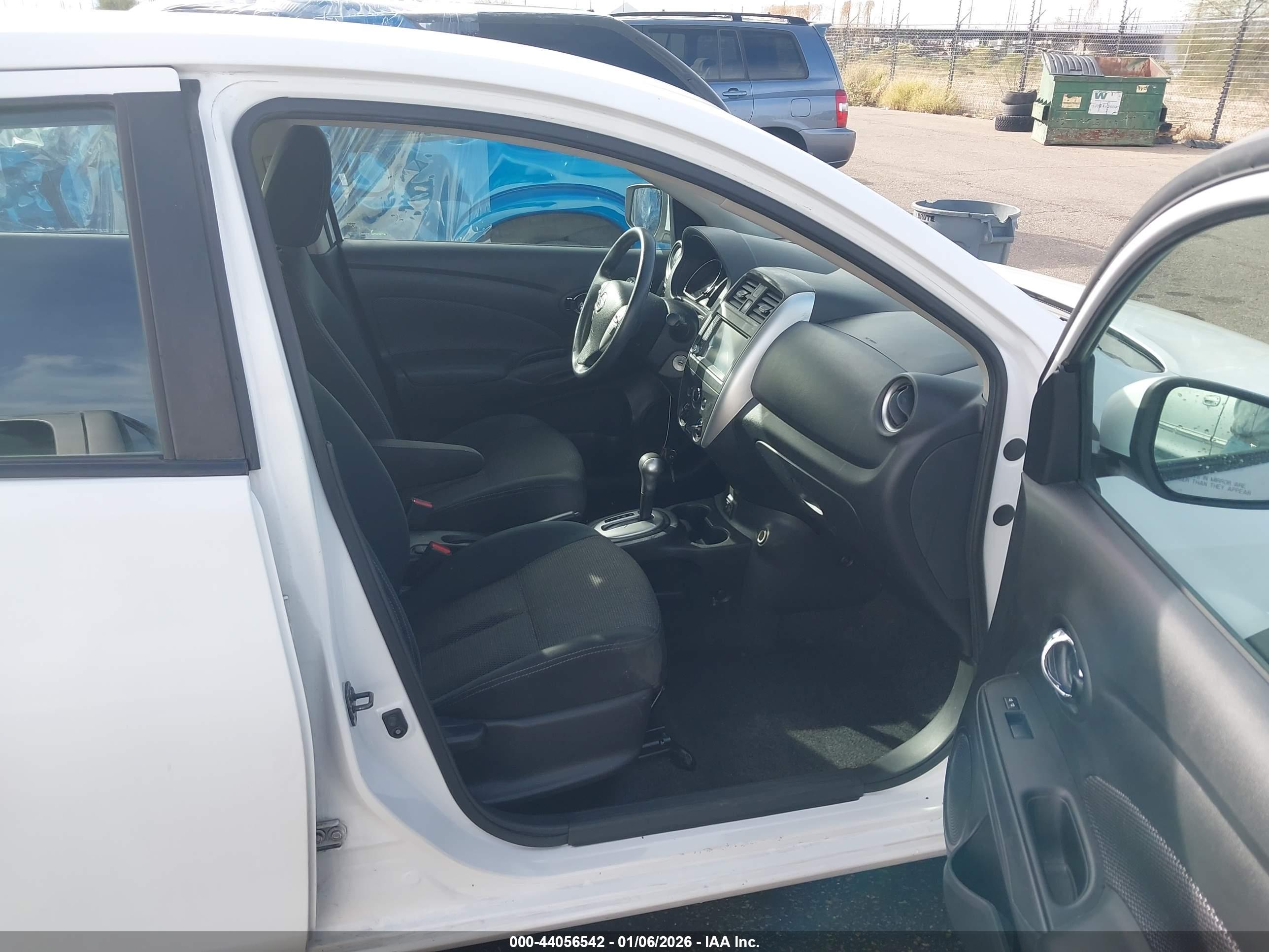 NISSAN VERSA image 5