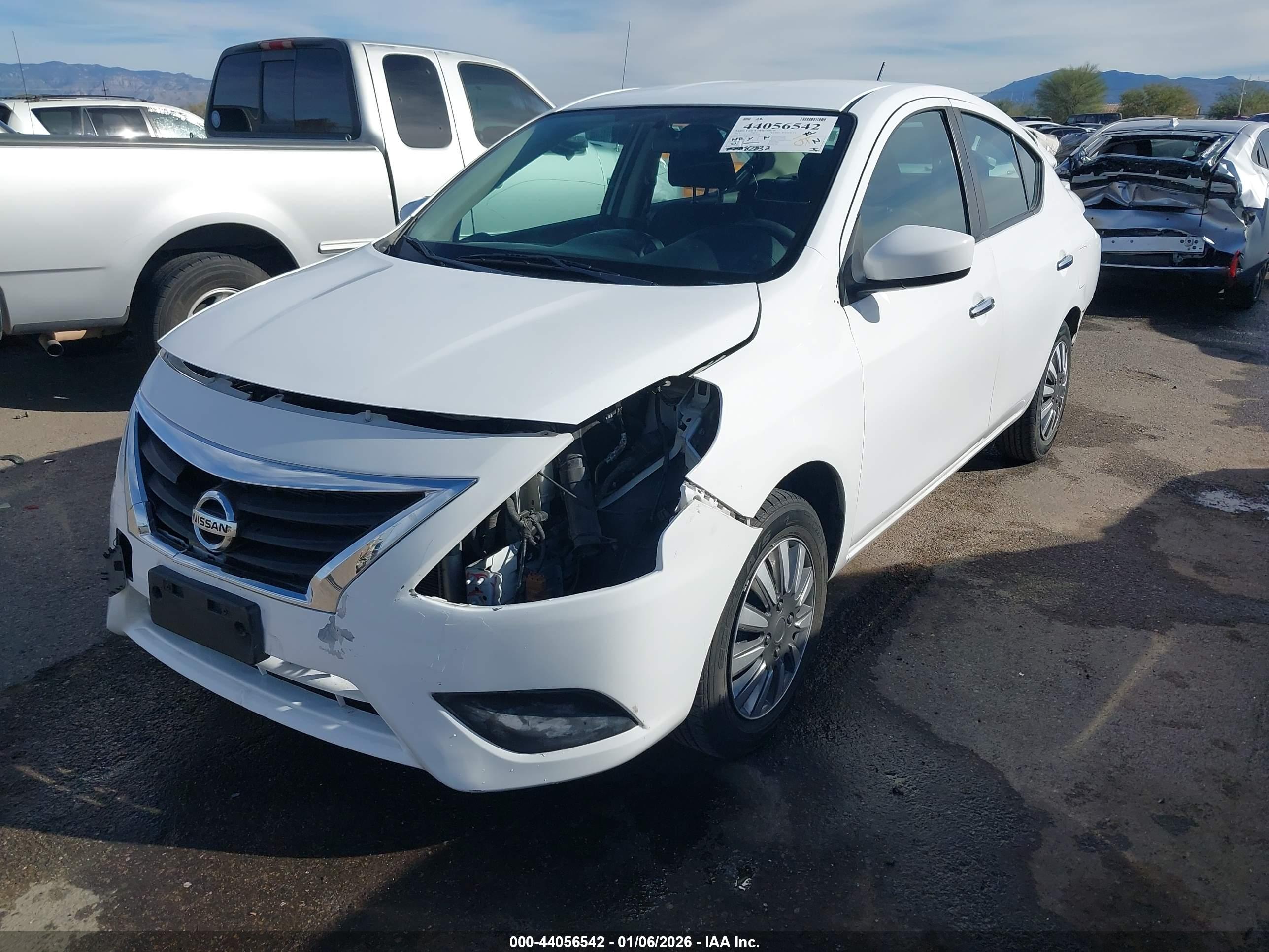 NISSAN VERSA image 6