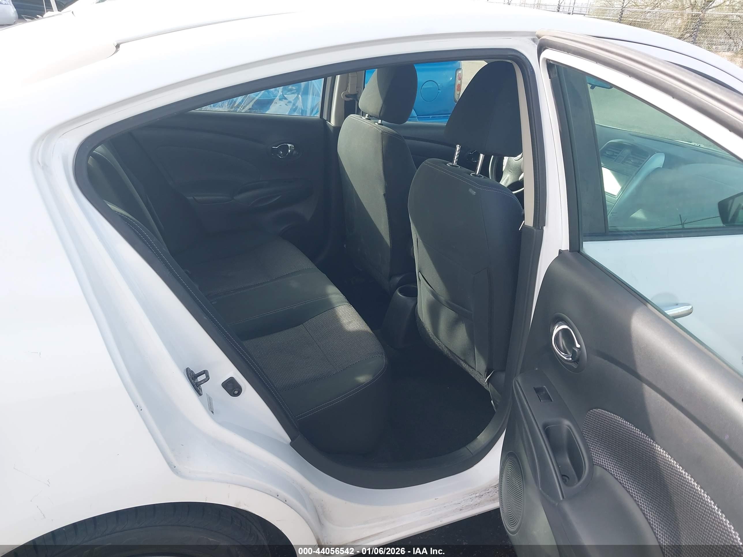 NISSAN VERSA image 8