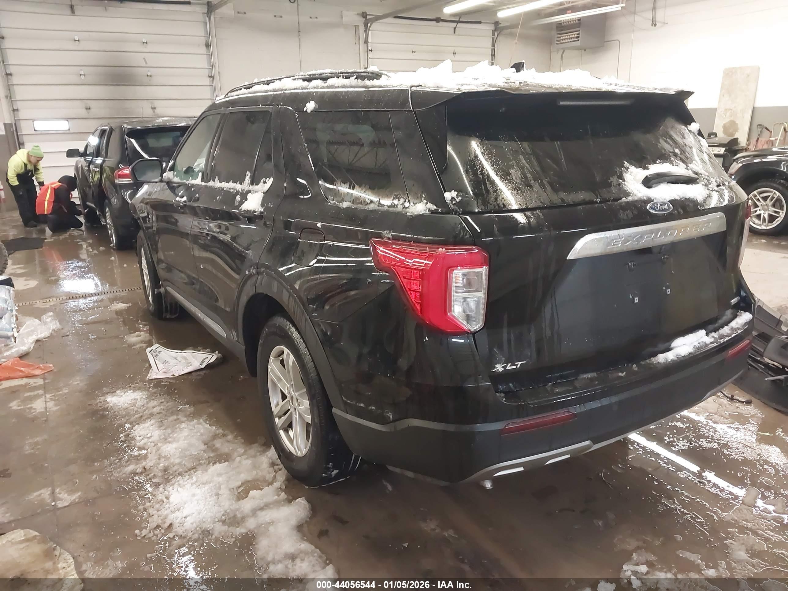 FORD EXPLORER image 3