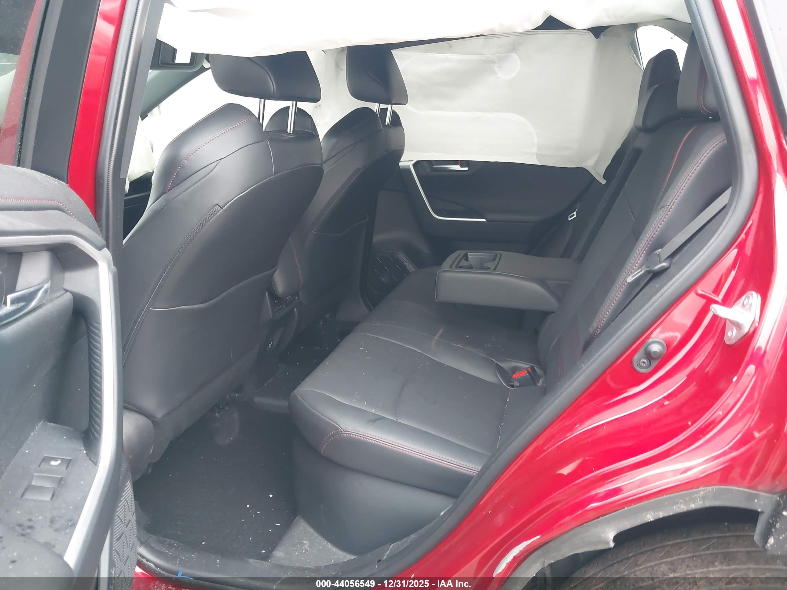 TOYOTA RAV4 image 8