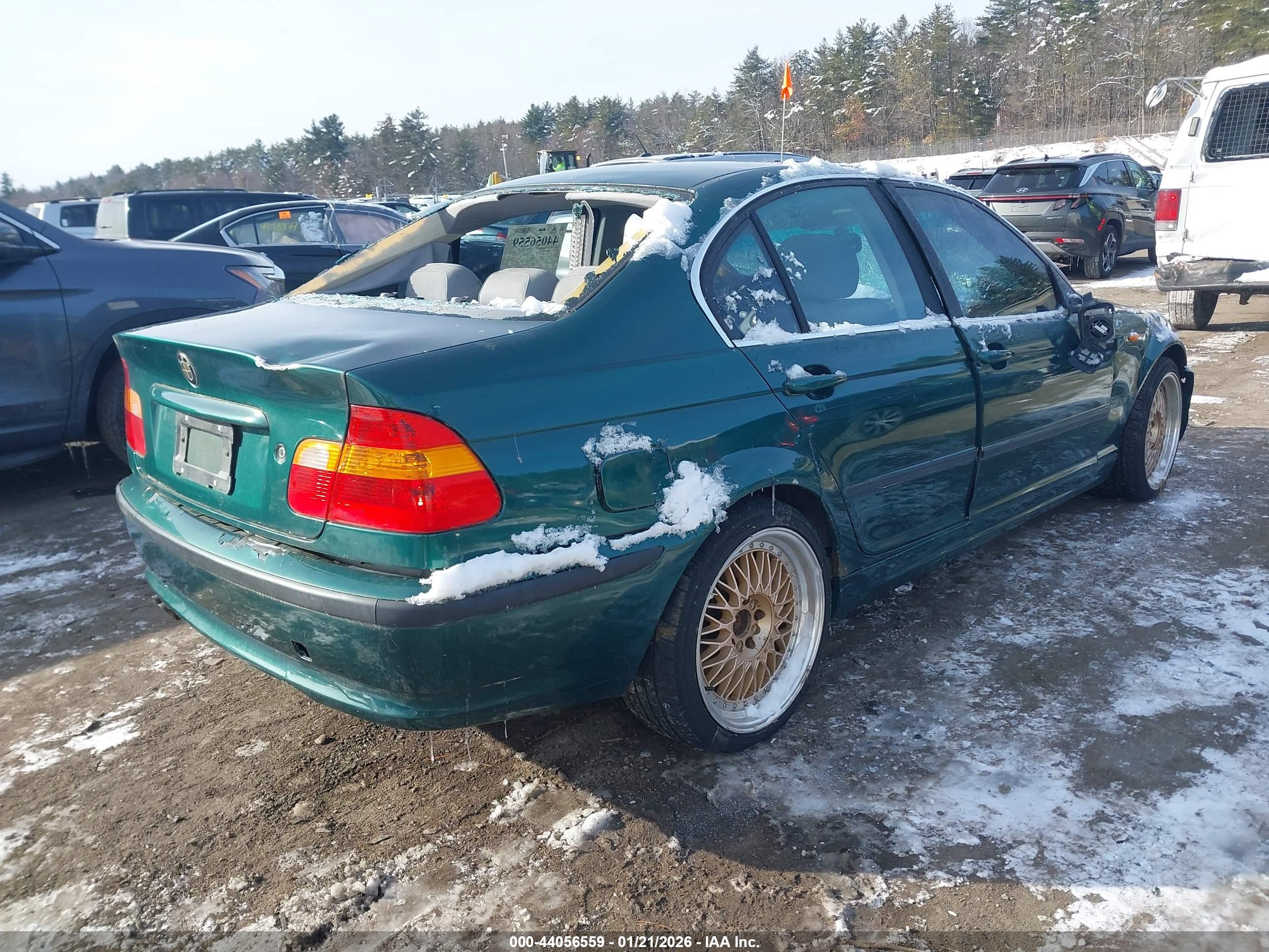 BMW 330XI image 4