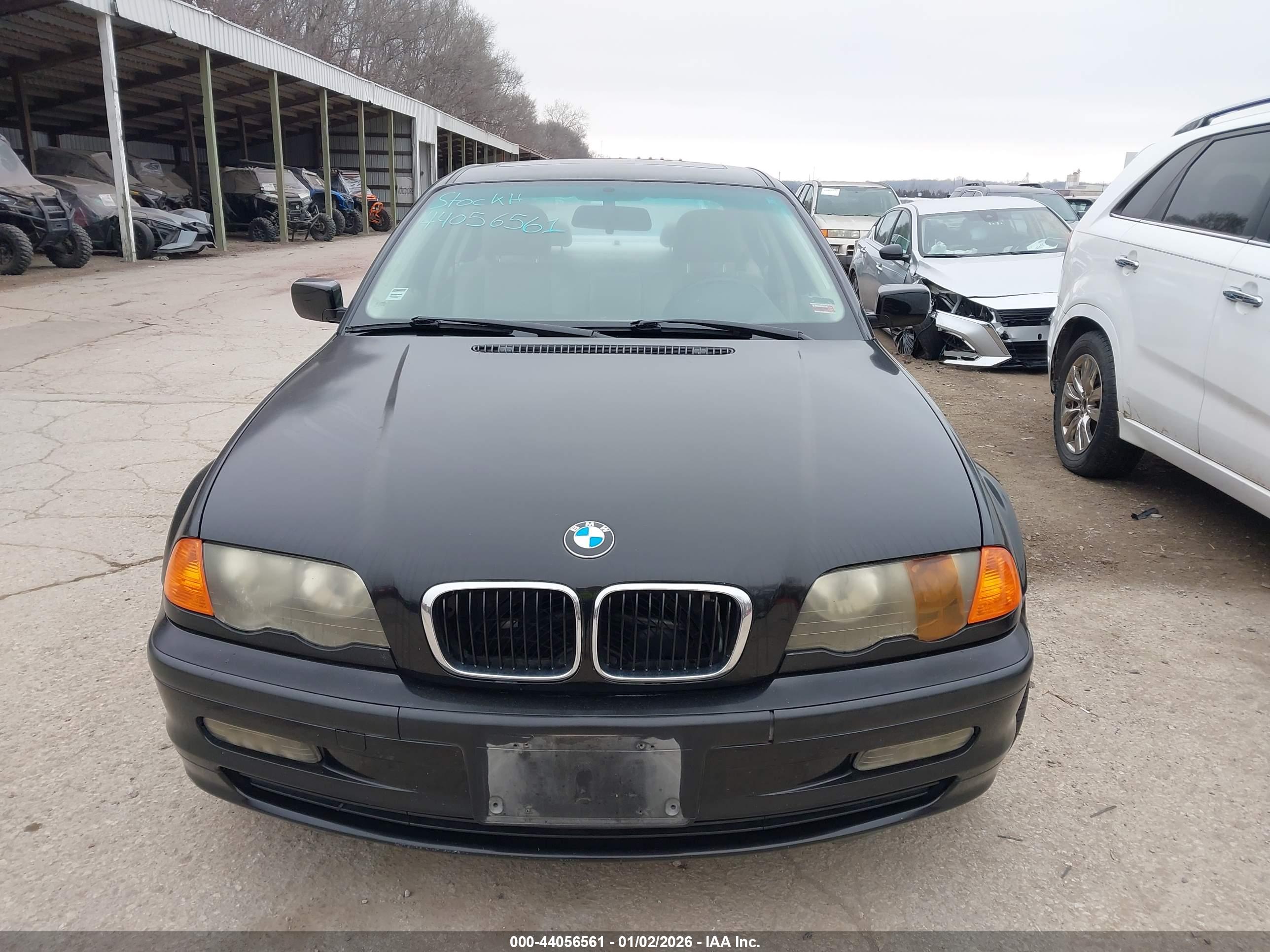 BMW 323I image 6