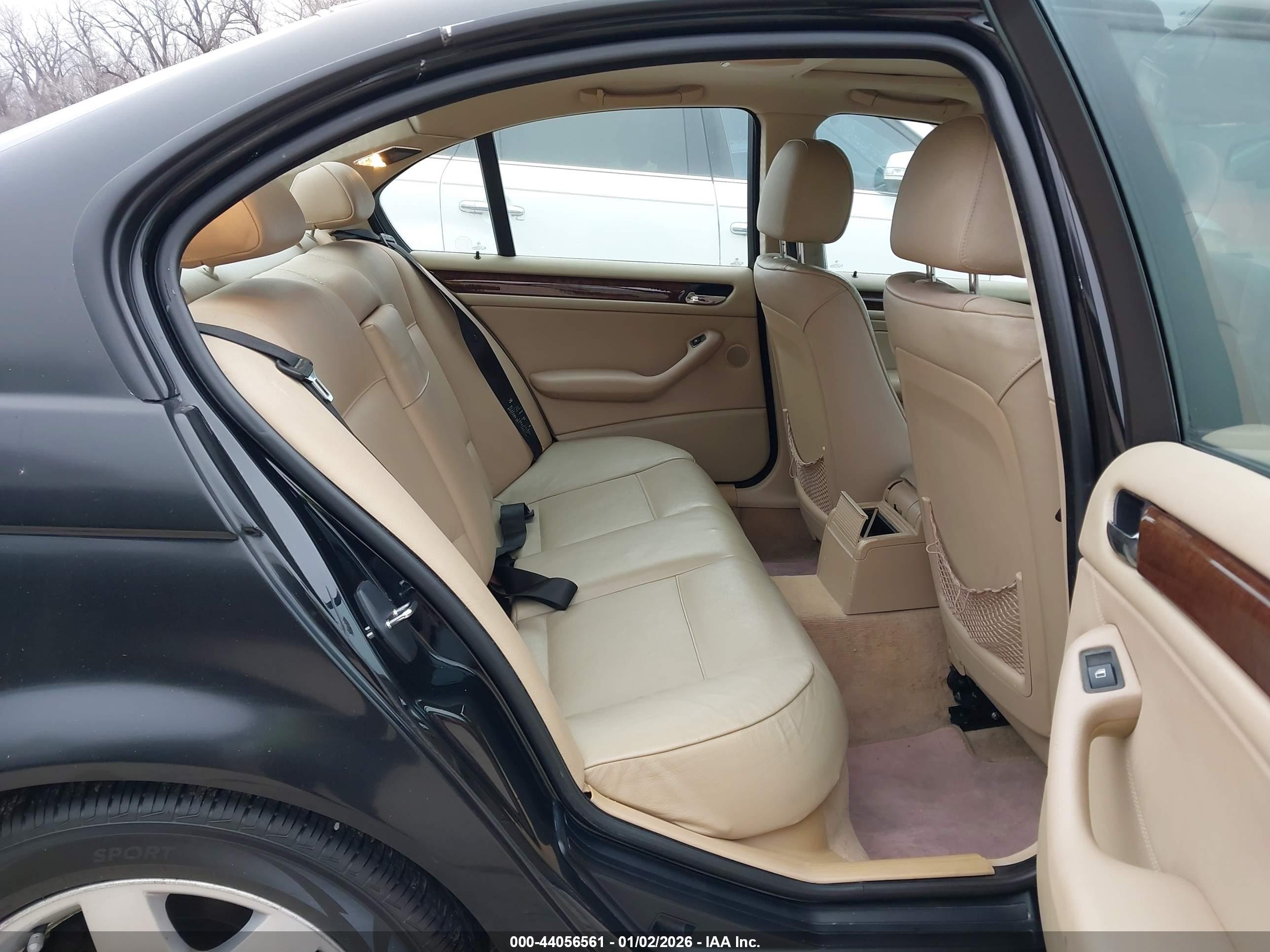 BMW 323I image 8